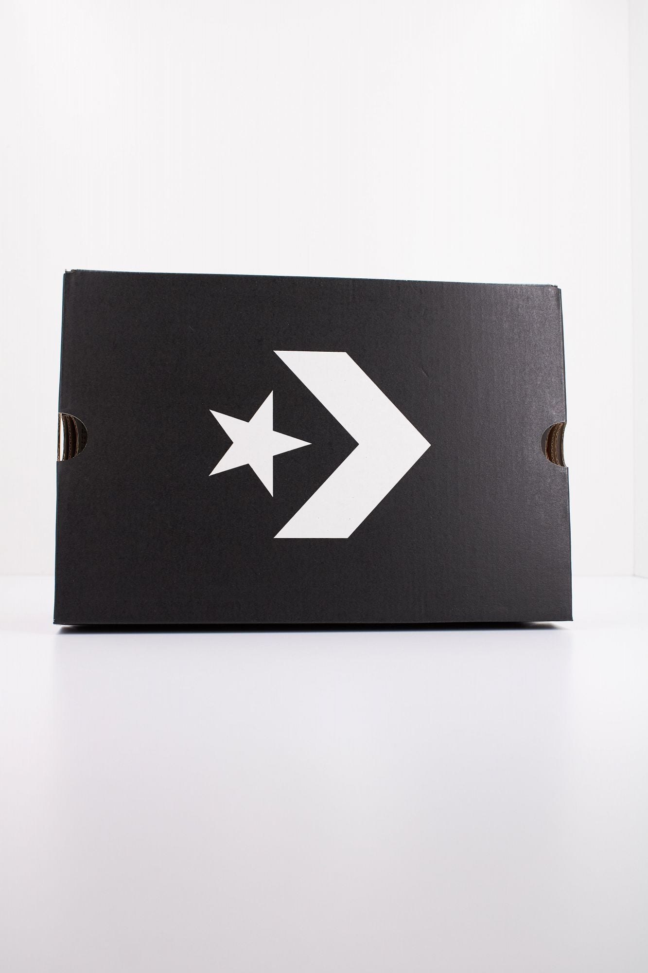 CONVERSE  CHUCK TAYLOR ALL STAR LEATHER en color NEGRO (6)
