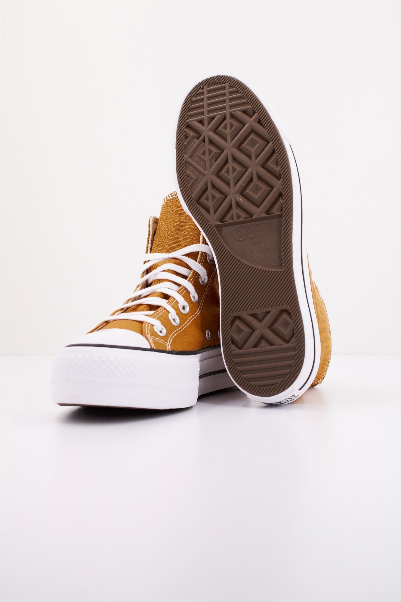 CONVERSE CHUCK TAYLOR ALL STAR LIFT en color MARRON (5)
