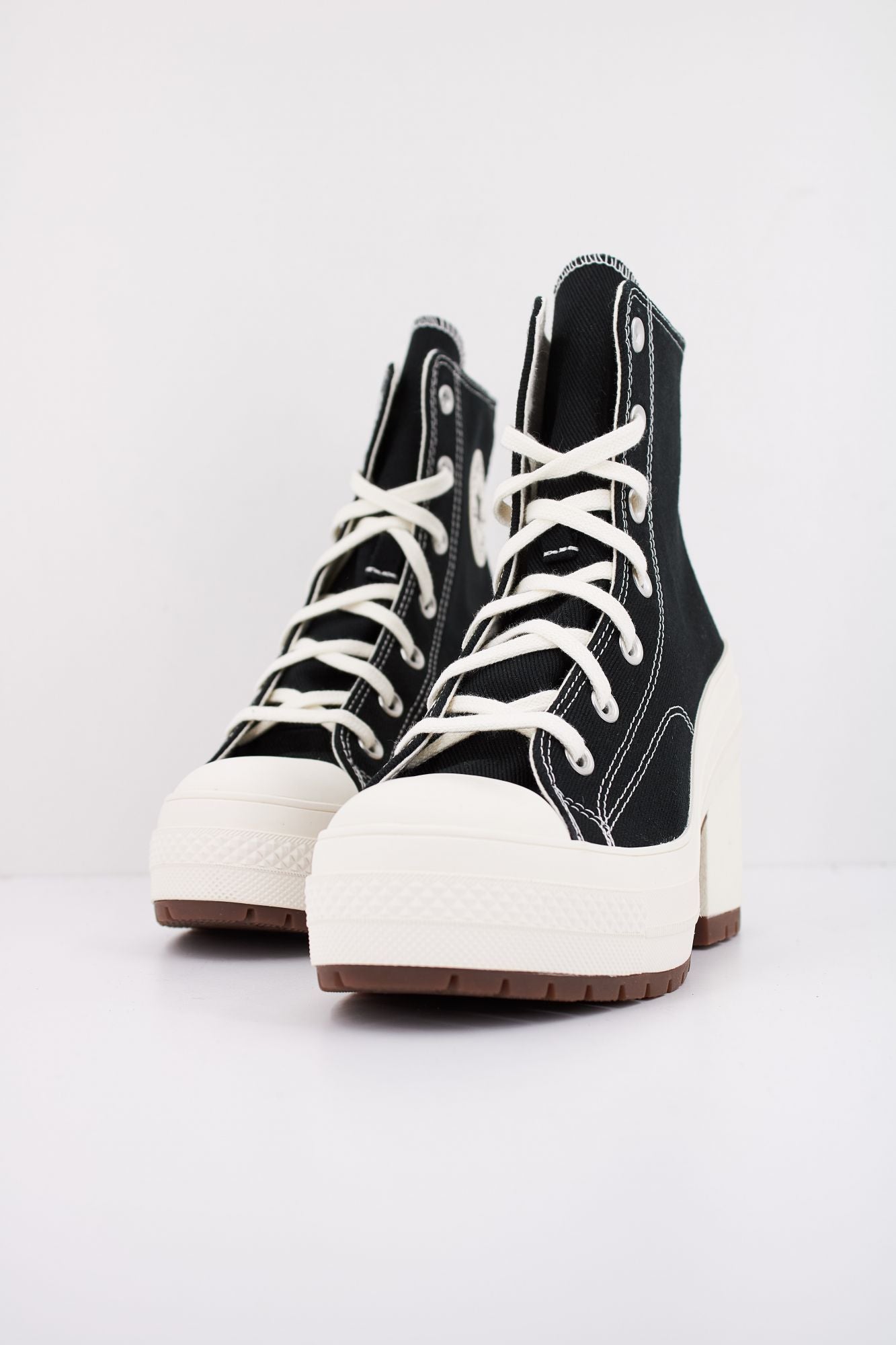CONVERSE CHUCK 70 DE LUXE HEEL en color NEGRO (2)