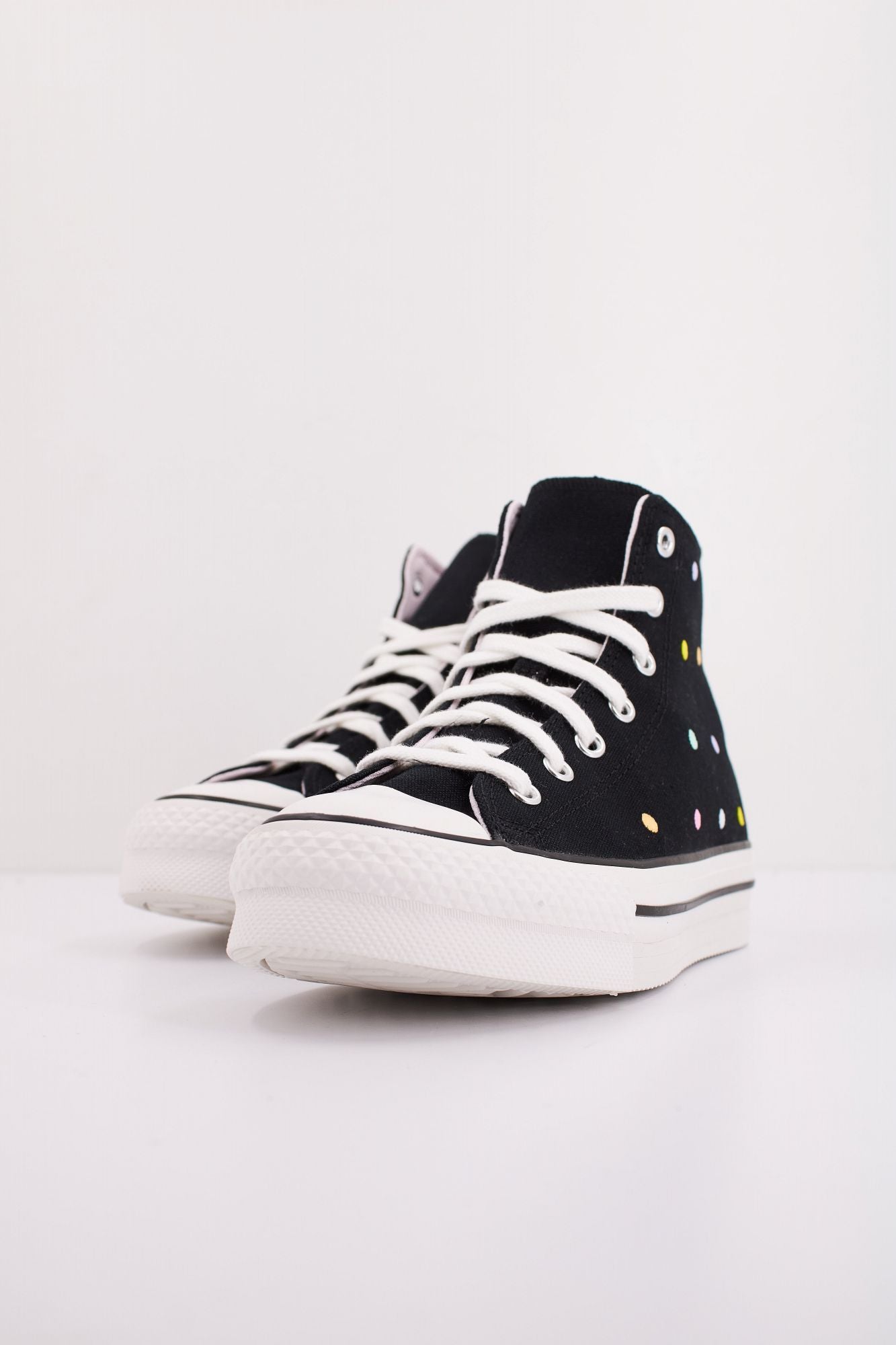 CONVERSE Chuck Taylor All Star Lift Polka Dots Platform en color NEGRO (2)