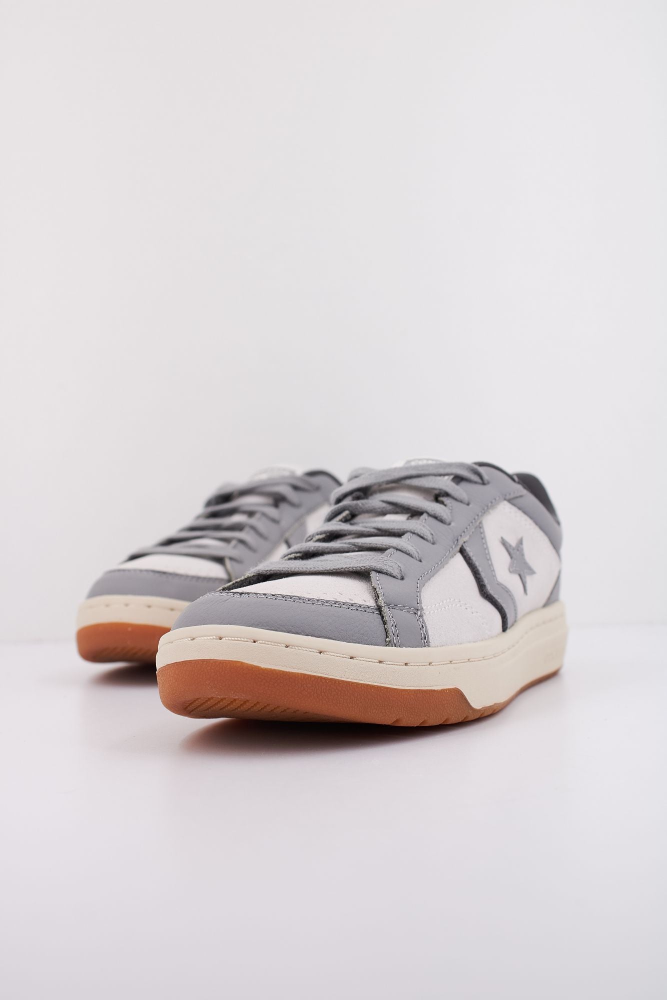 CONVERSE PRO BLAZE CLASSIC LEATHER &  SUEDE en color GRIS (2)