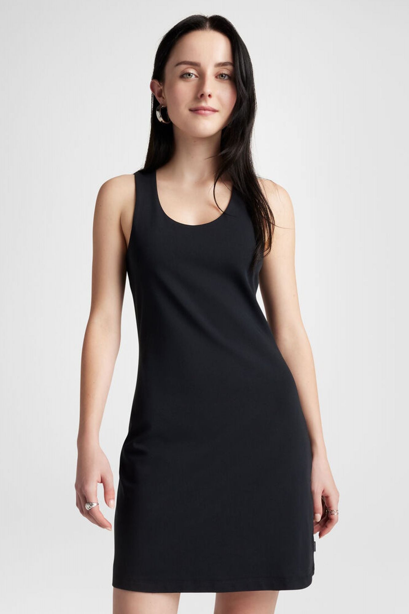 CONVERSE  EVERYDAY RACERBACK DRESS en color NEGRO (1)
