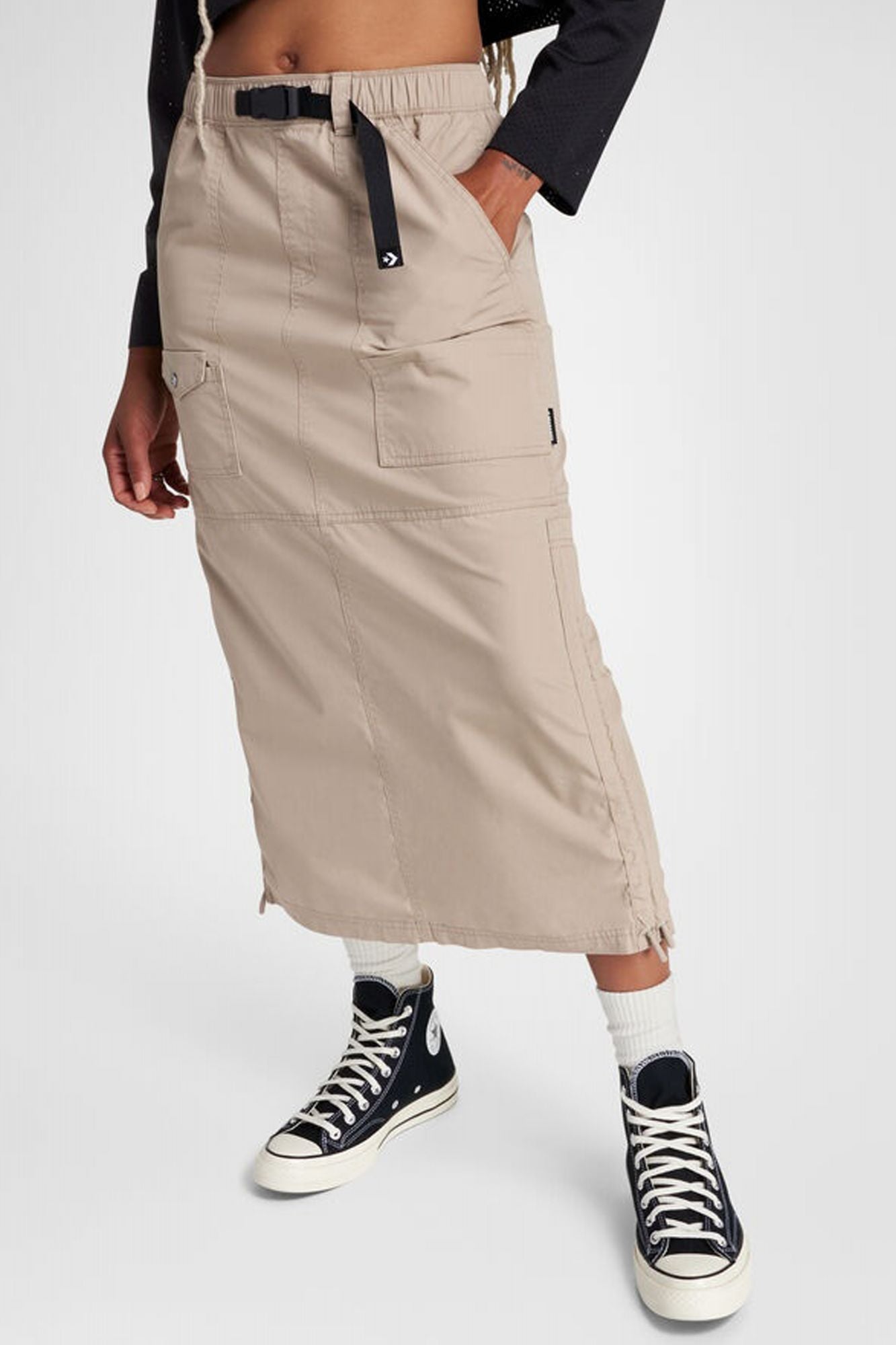 CONVERSE LONG WOVEN CARGO SKIRT en color MARRON CLARO (1)