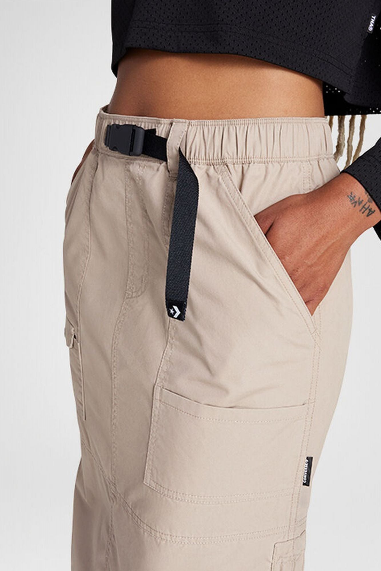 CONVERSE LONG WOVEN CARGO SKIRT en color MARRON CLARO (2)