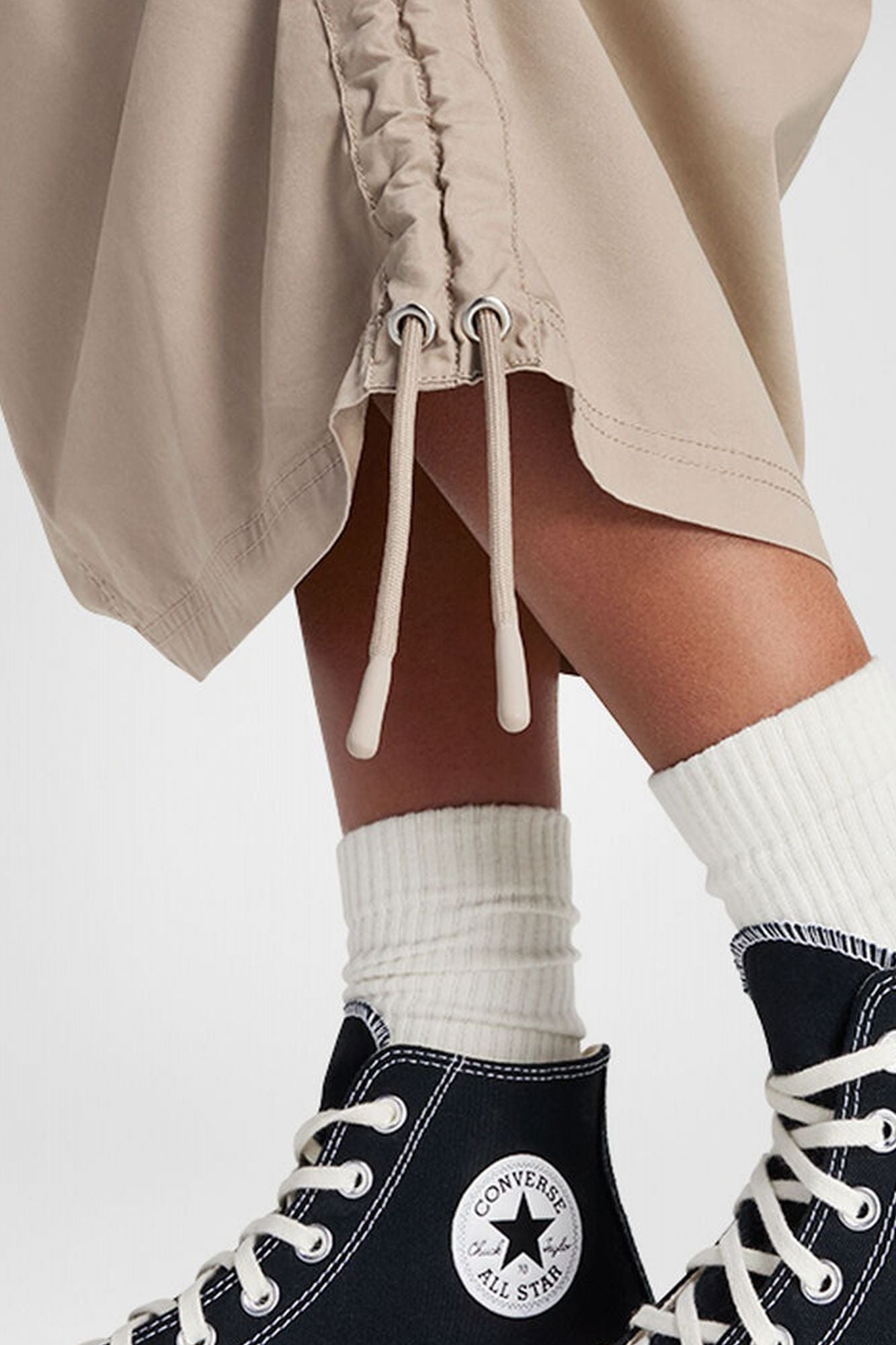 CONVERSE LONG WOVEN CARGO SKIRT en color MARRON CLARO (3)