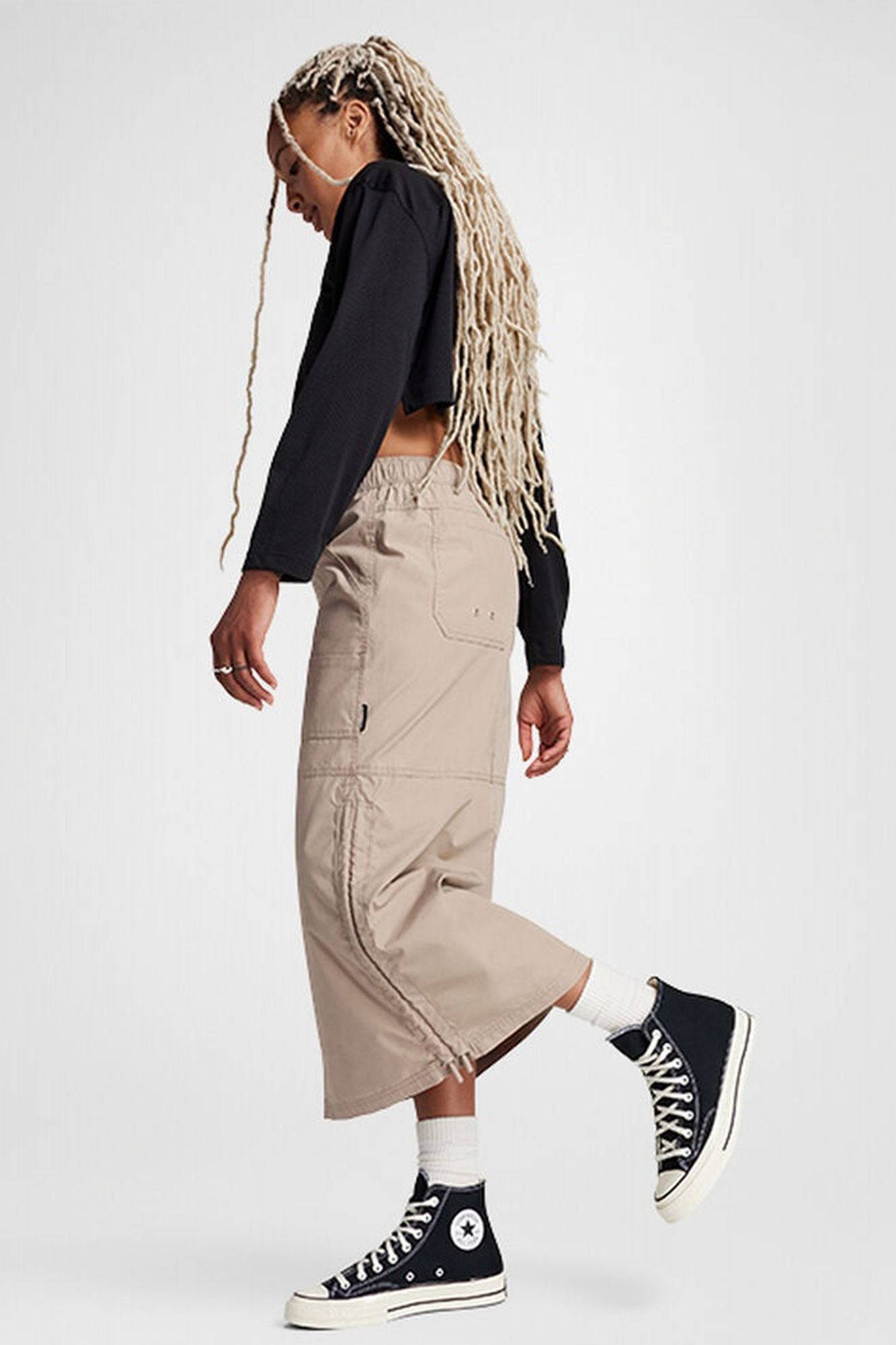 CONVERSE LONG WOVEN CARGO SKIRT en color MARRON CLARO (4)