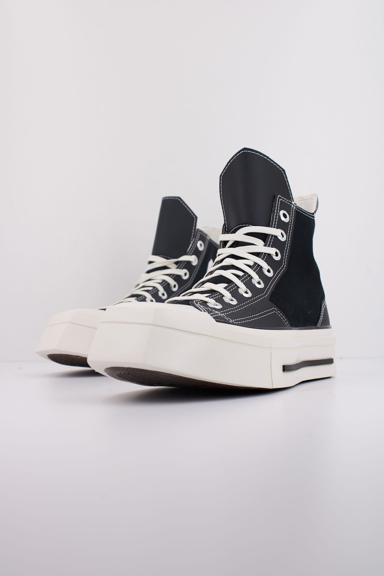 CONVERSE CHUCK TAYLOR ALL STAR 70 DE LUXE SQUARED en color NEGRO (2)