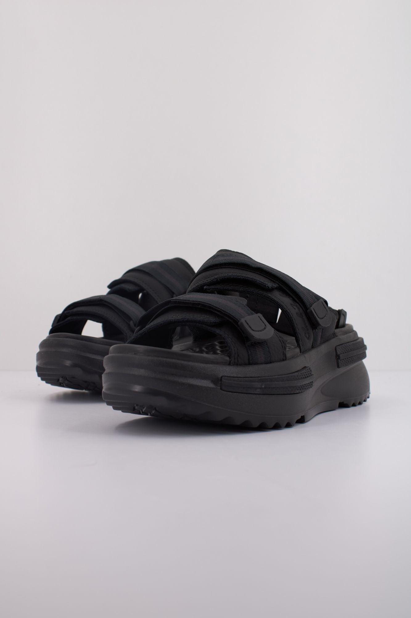 CONVERSE RUN STAR UTILITY SANDAL CX SLI en color NEGRO (2)