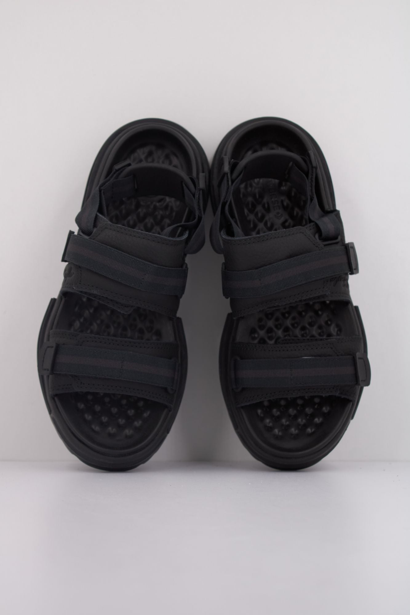 CONVERSE RUN STAR UTILITY SANDAL CX SLI en color NEGRO (3)