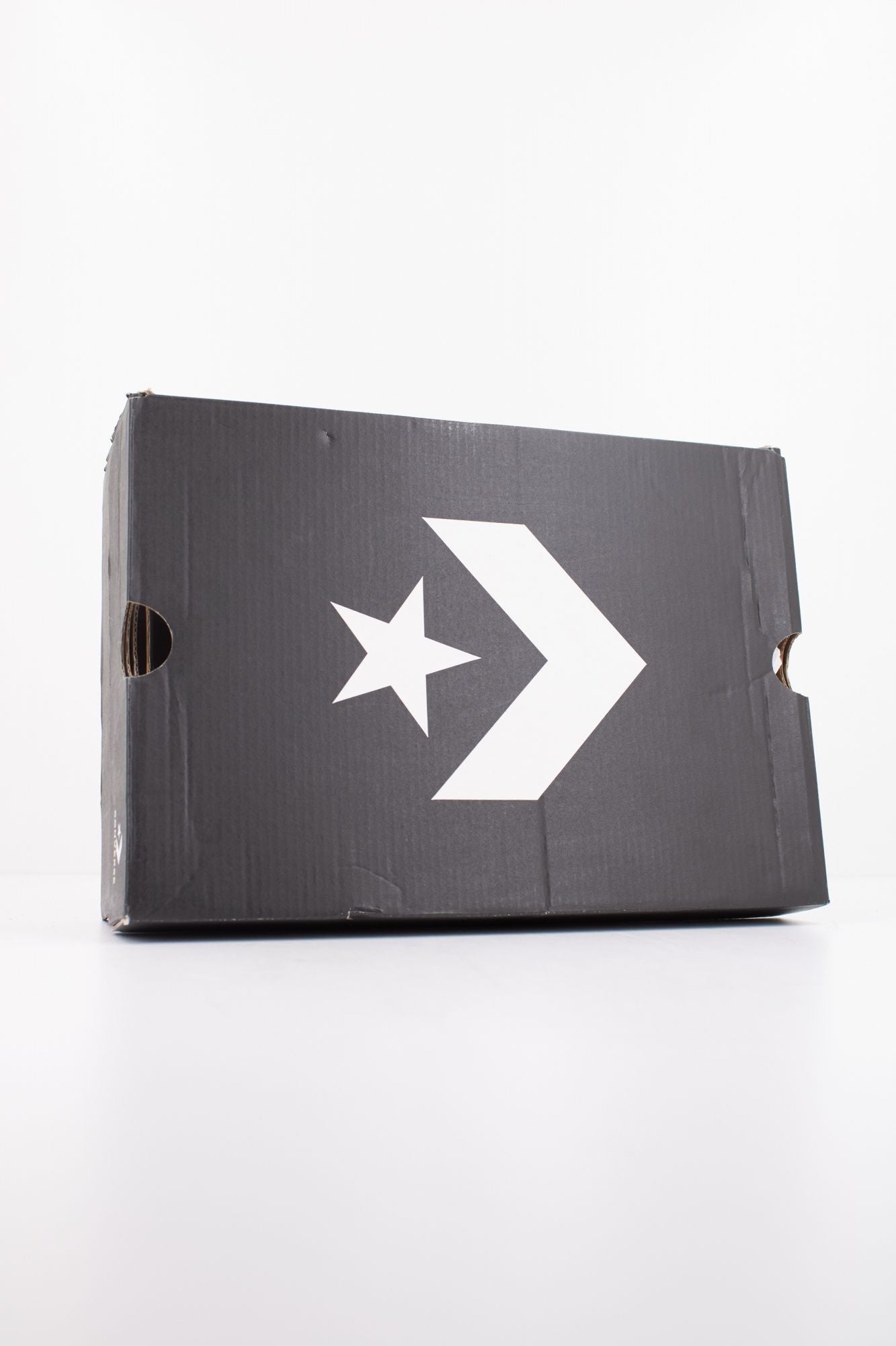 CONVERSE CHUCK TAYLOR ALL STAR FAUX LEATHER en color BURDEOS (6)