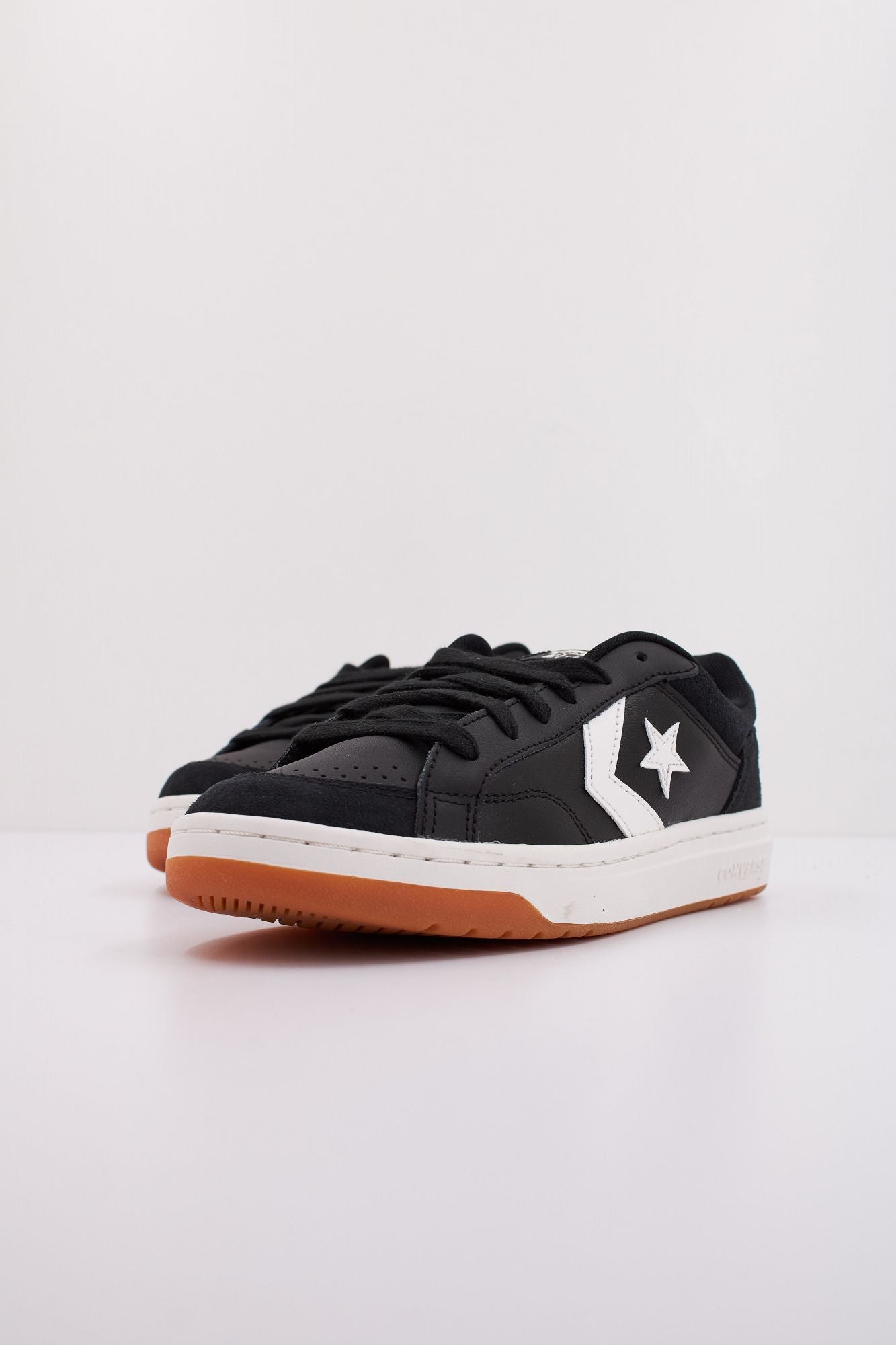 CONVERSE Pro Blaze V2 Ox en color NEGRO (2)
