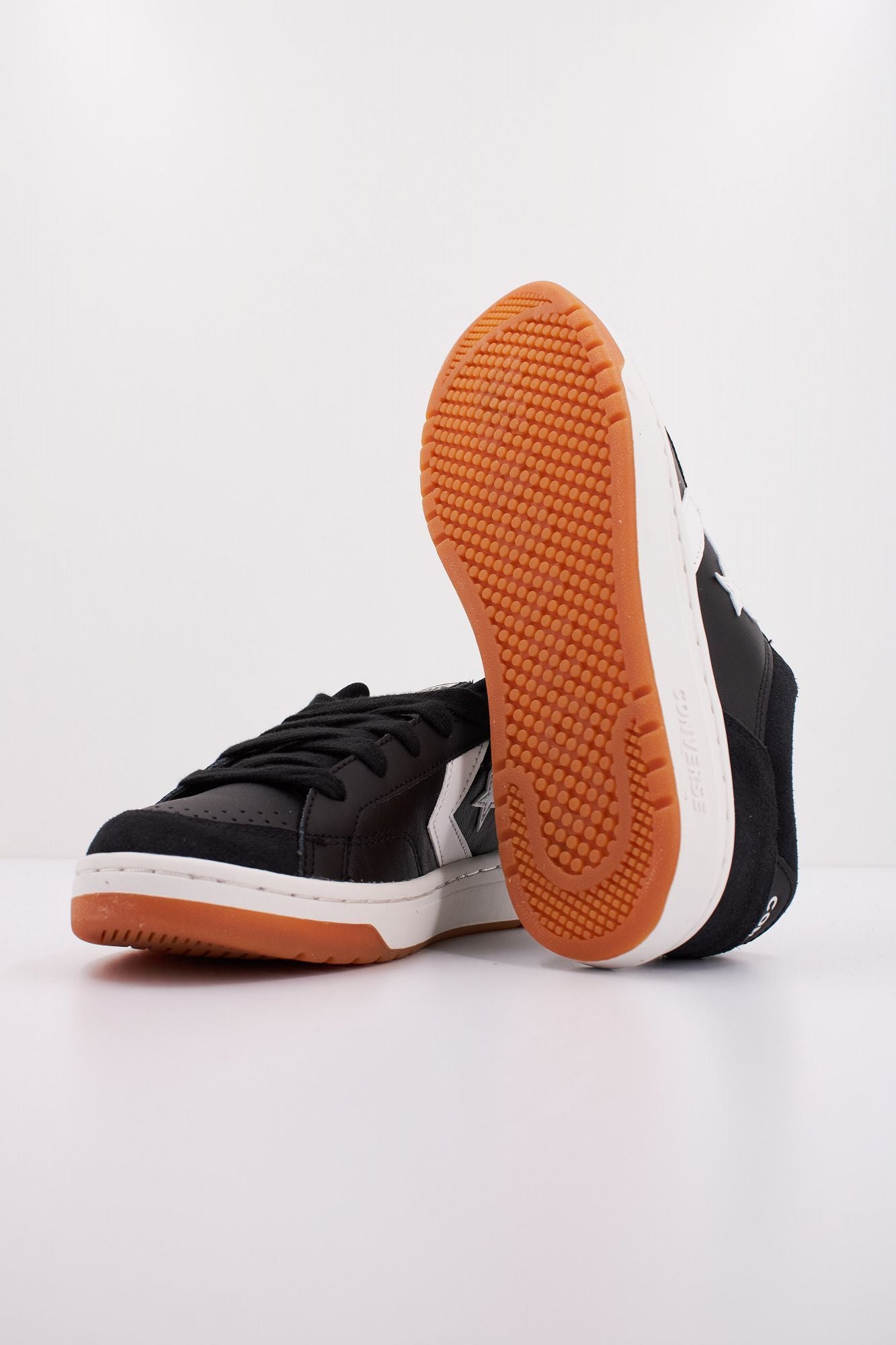 CONVERSE Pro Blaze V2 Ox en color NEGRO (5)