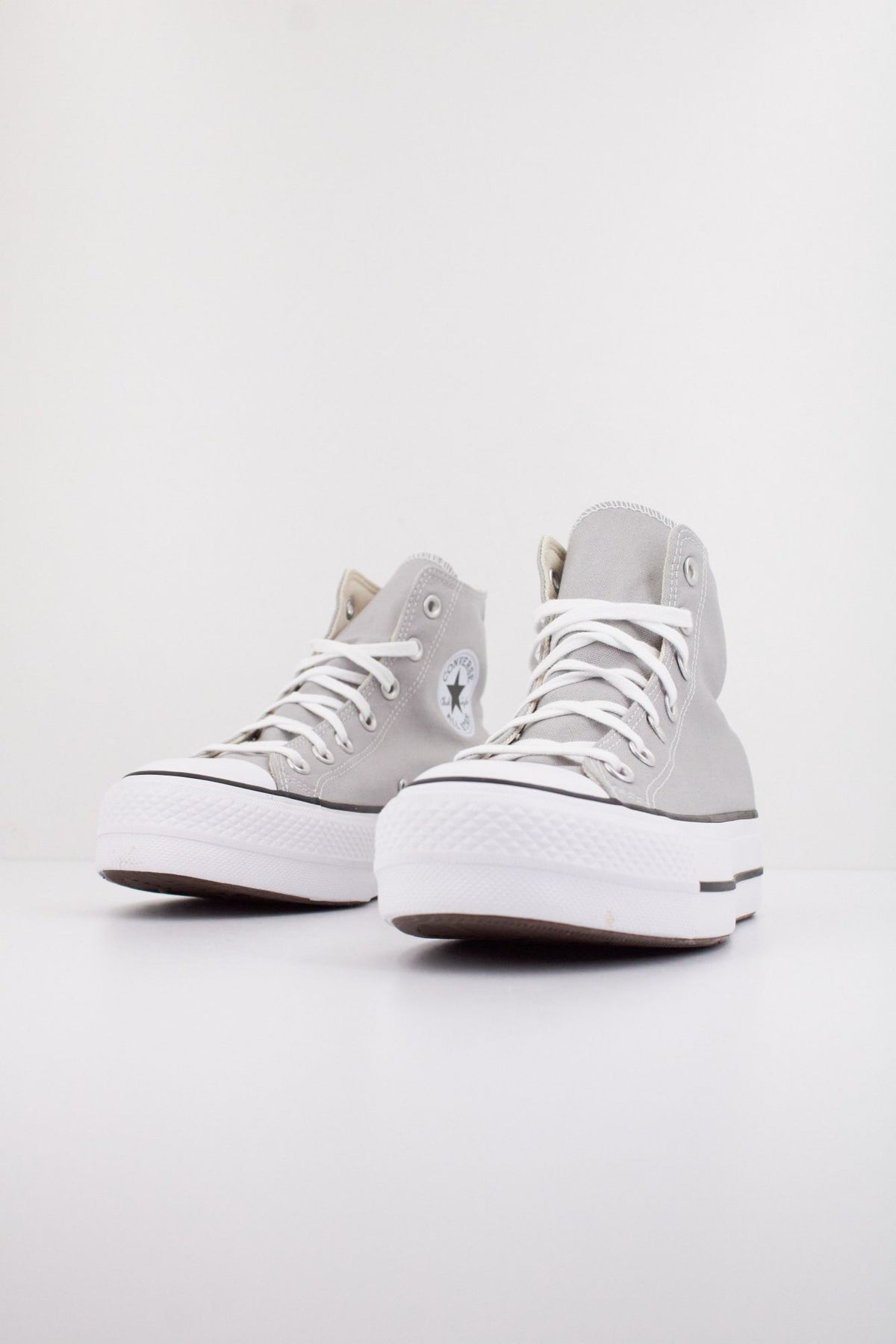 CONVERSE CHUCK TAYLOR ALL STAR LIFT A12956C en color GRIS (2)