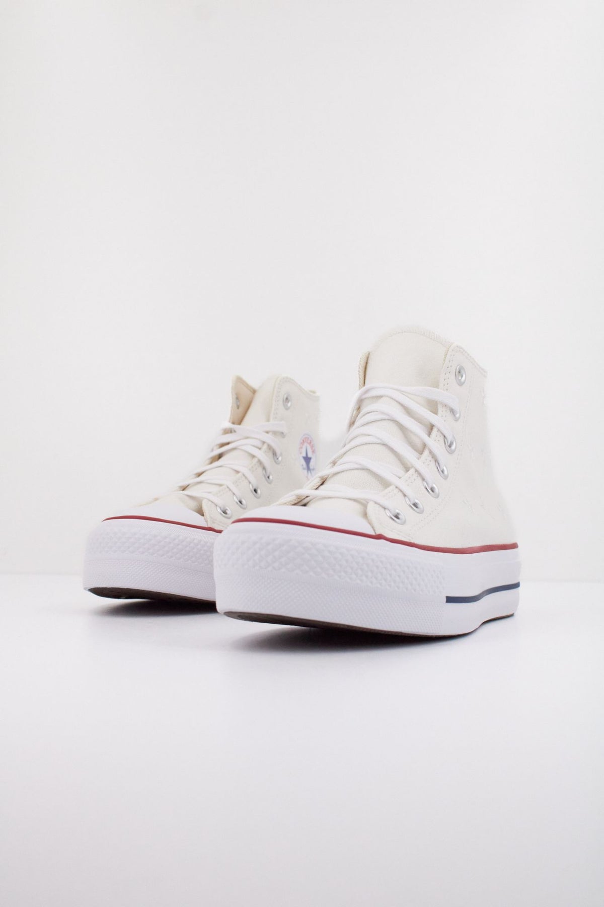 CONVERSE CHUCK TAYLOR ALL STAR LIFT A15538C en color BLANCO (2)
