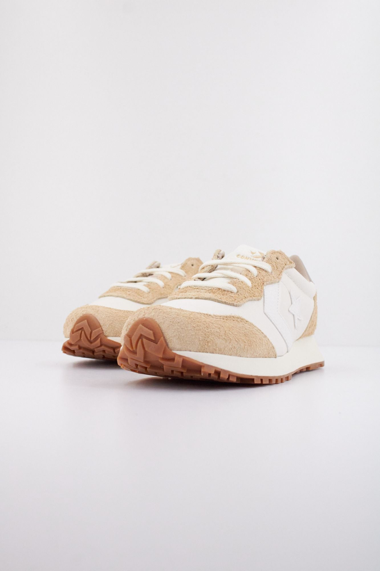 CONVERSE  OMEGA TRAINER  en color BEIS (2)