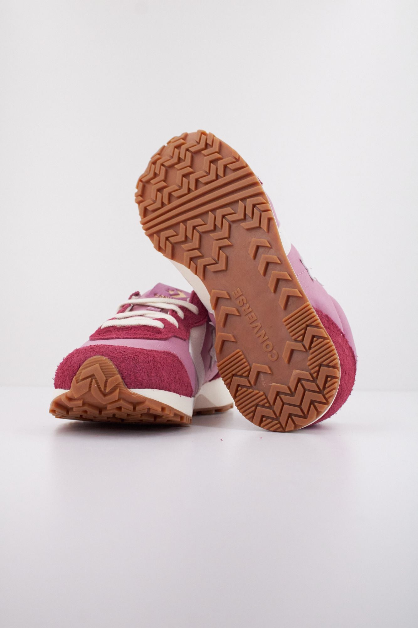 CONVERSE OMEGA TRAINER en color ROSA (5)