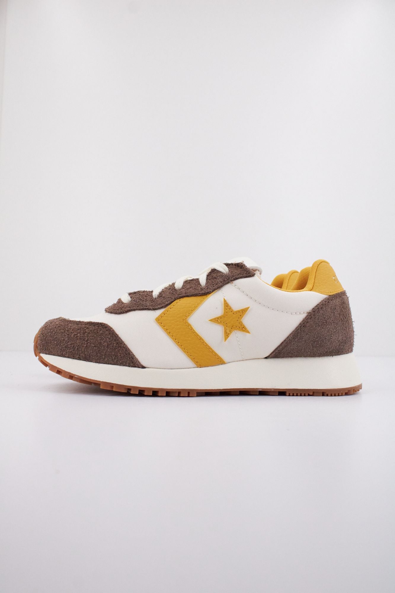 CONVERSE OMEGA TRAINER en color MARRON (1)