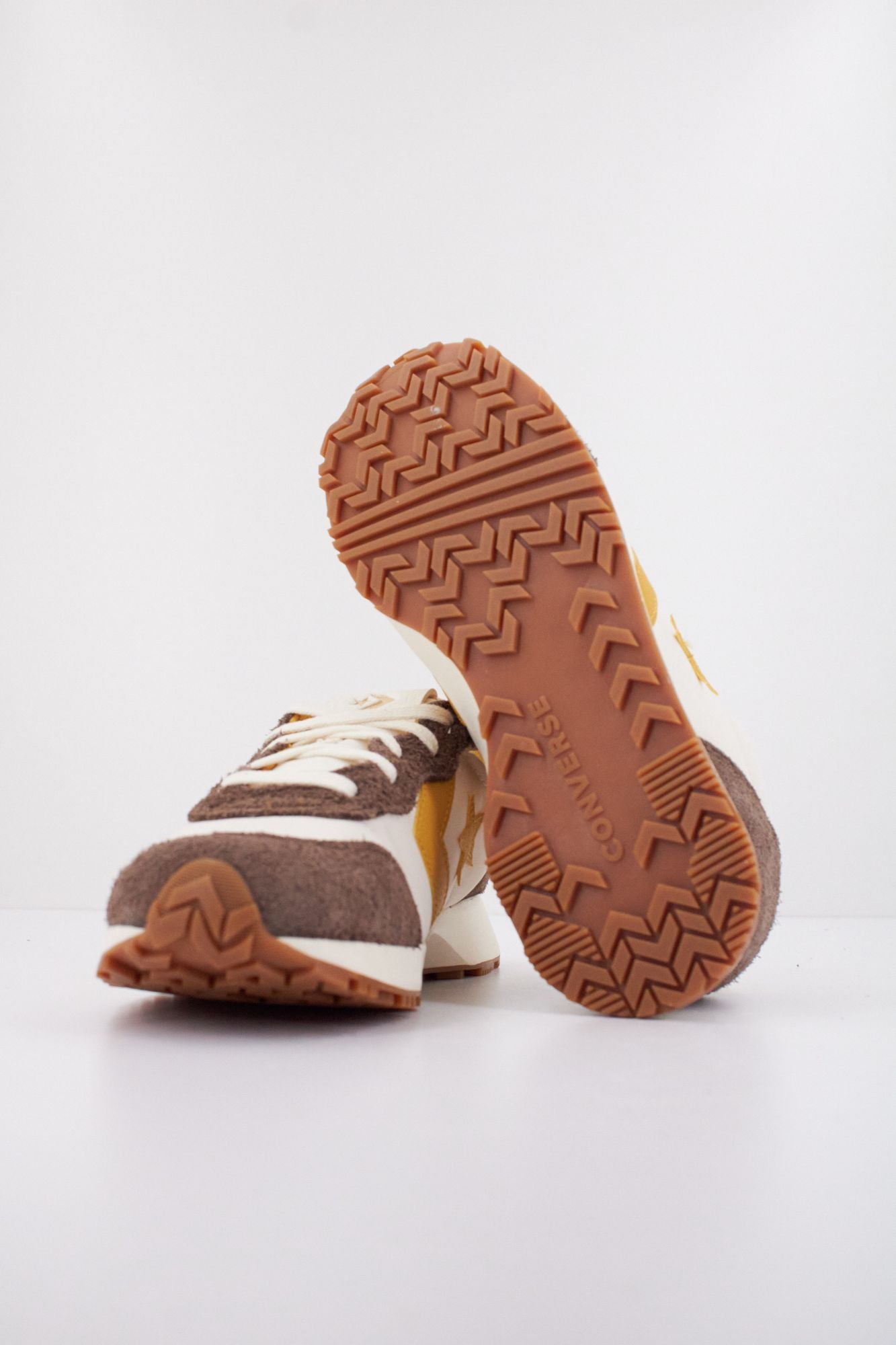 CONVERSE OMEGA TRAINER en color MARRON (5)