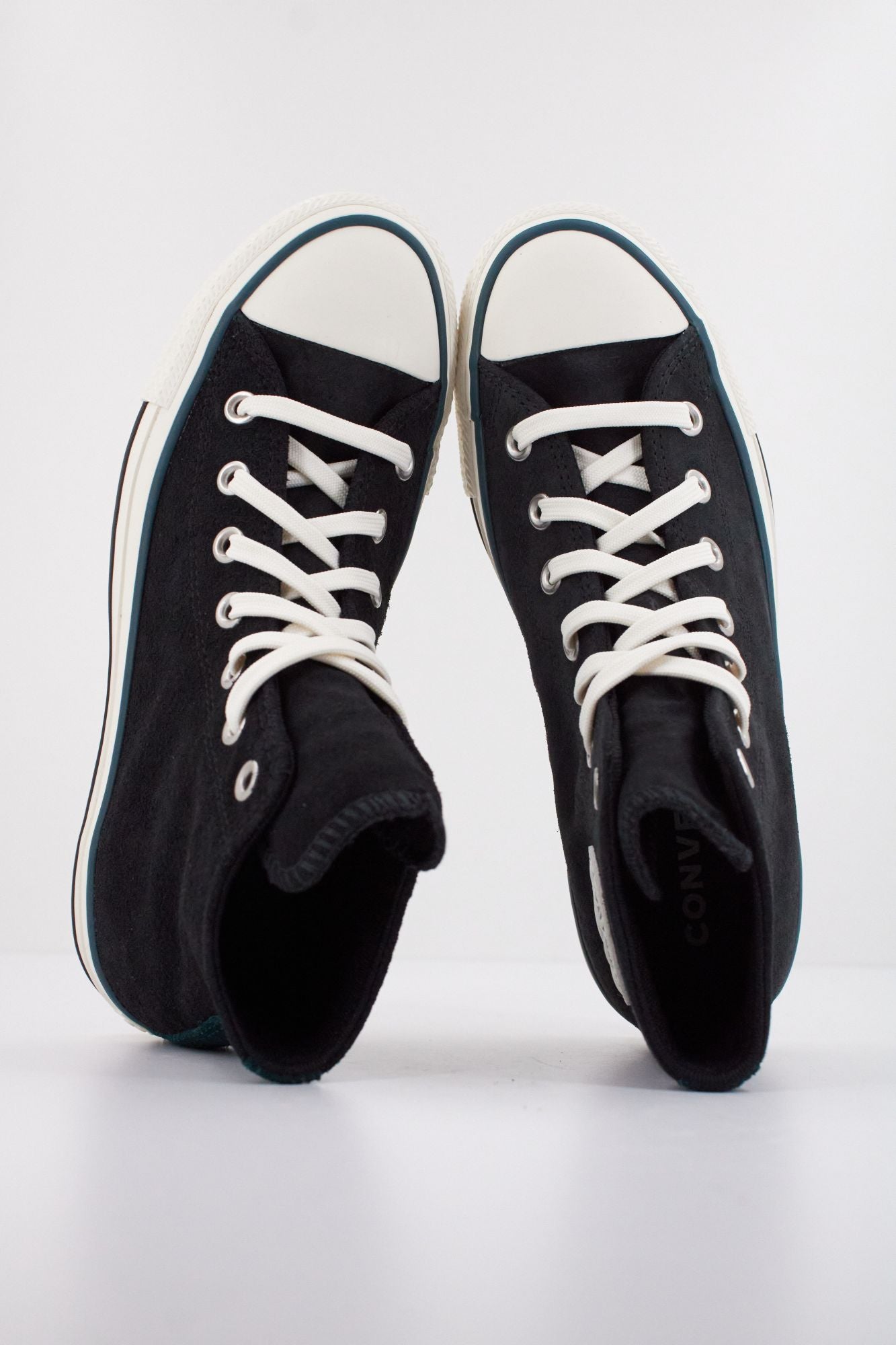 CONVERSE CHUCK TAYLOR ALL STAR CONTRAST SUEDE en color NEGRO (3)