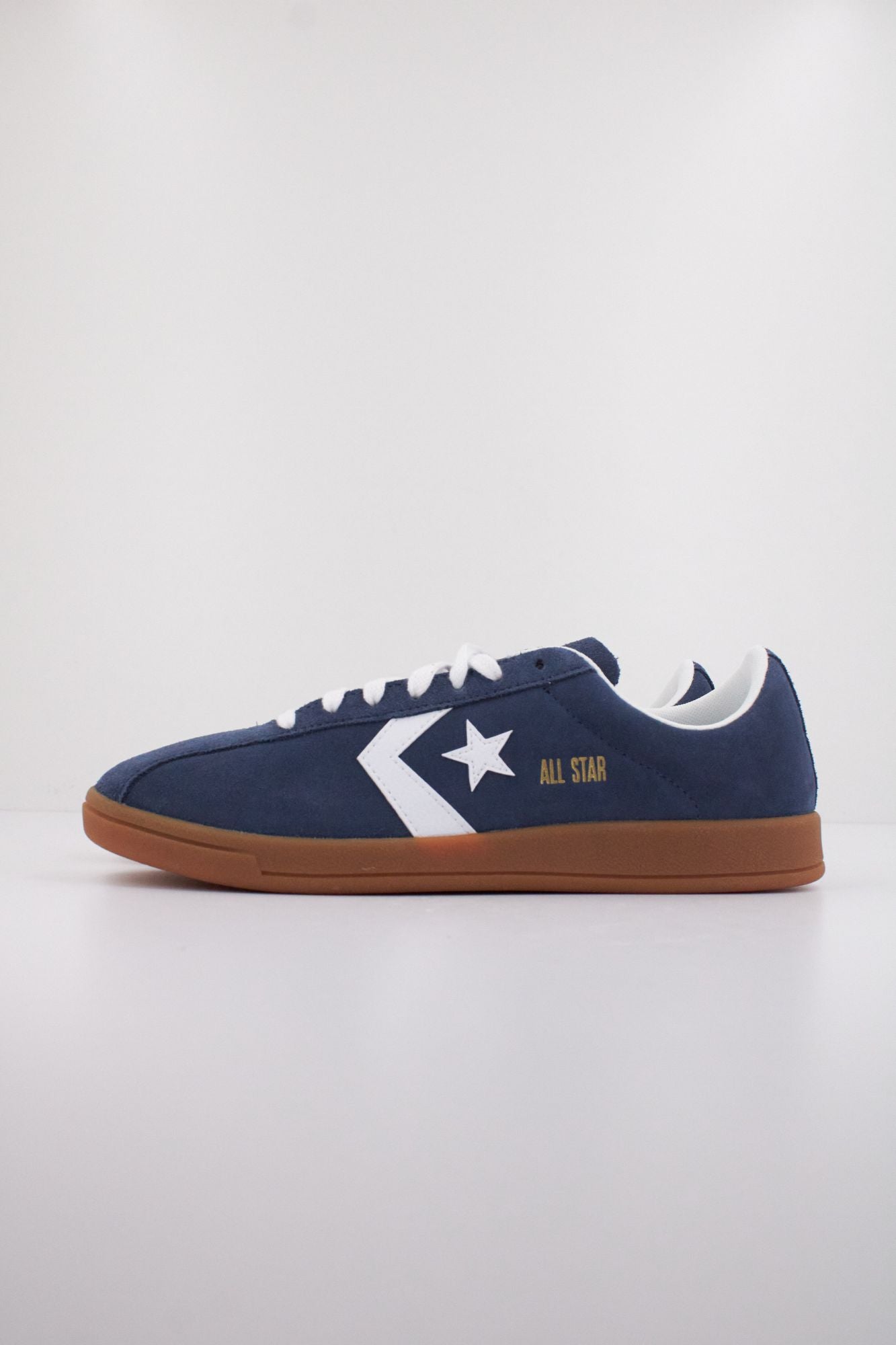 CONVERSE CLASSIC TRAINER SUEDE en color AZUL (1)