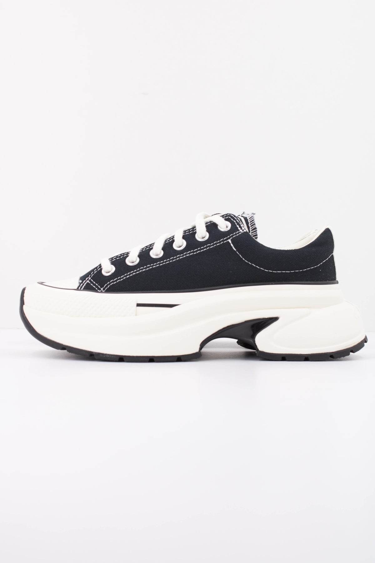 CONVERSE RUN STAR CRUSH OX en color NEGRO (1)