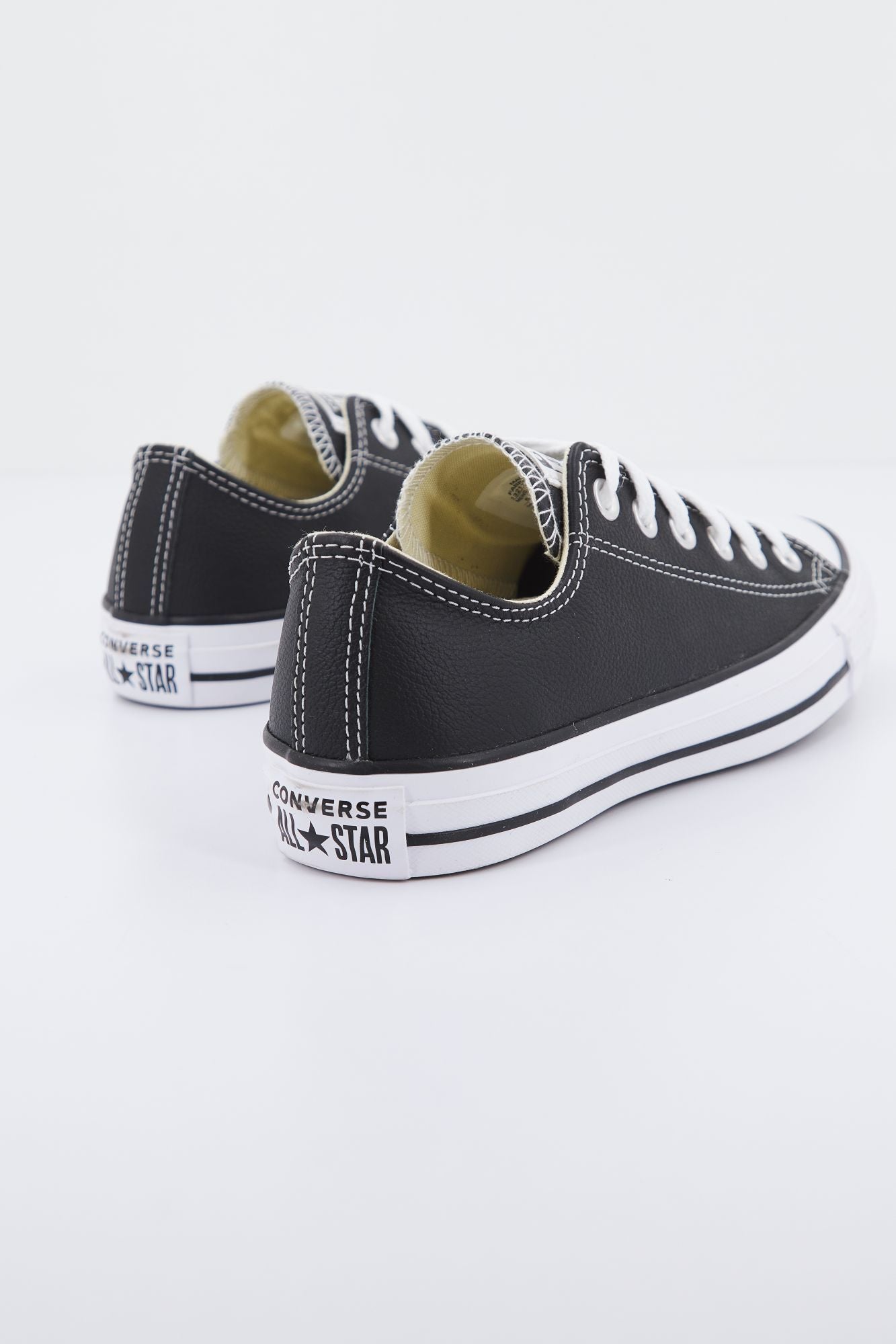 CONVERSE CHUCK TAYLOR ALL STAR CT OX en color NEGRO (2)