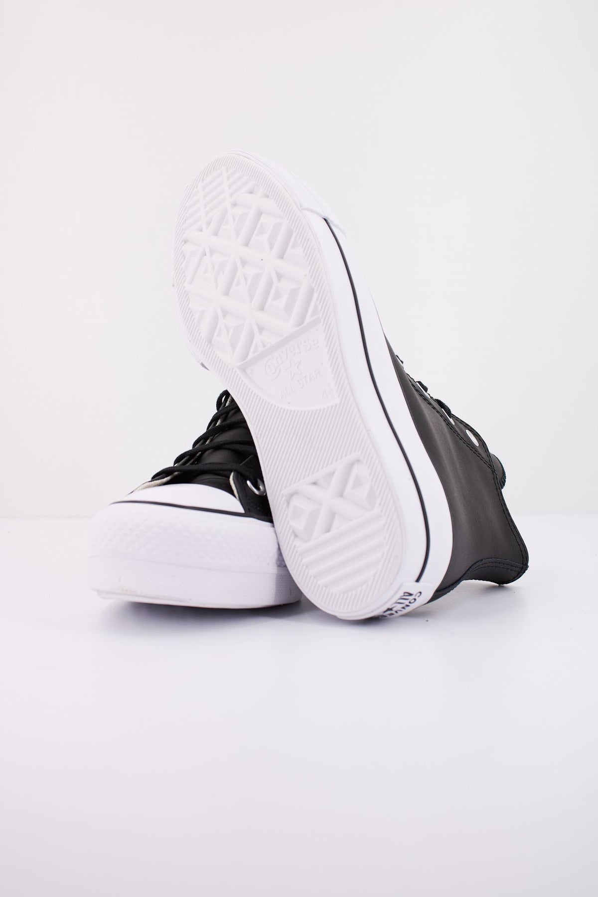 CONVERSE CHUCK TAYLOR ALL STAR LIFT LEATHER 561675C en color NEGRO (5)