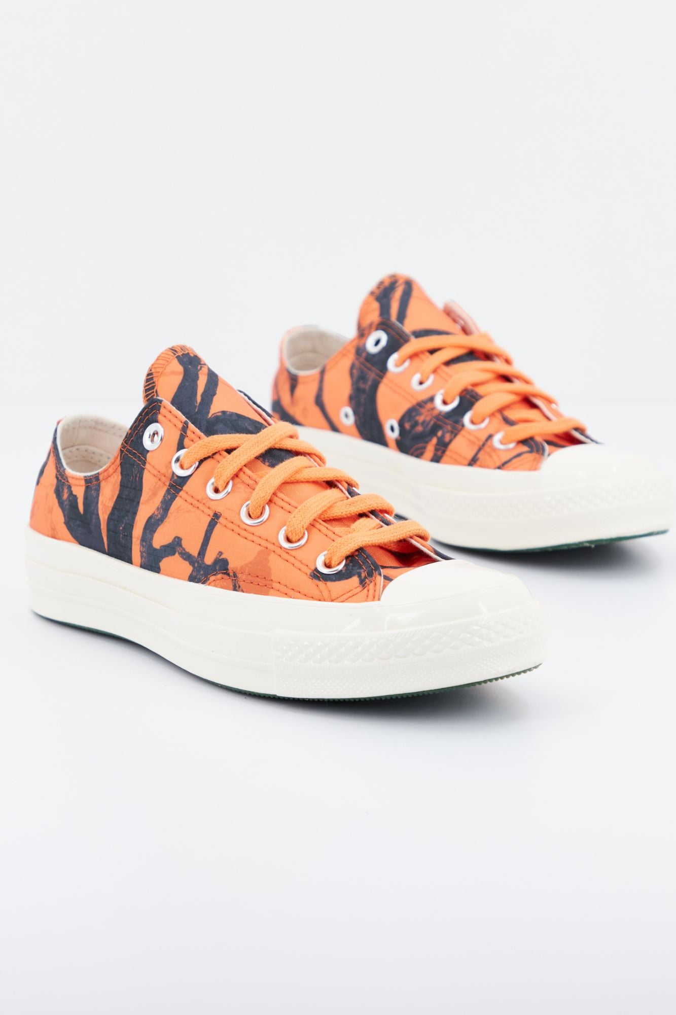 CONVERSE CHUCK 70 OX en color NARANJA (1)