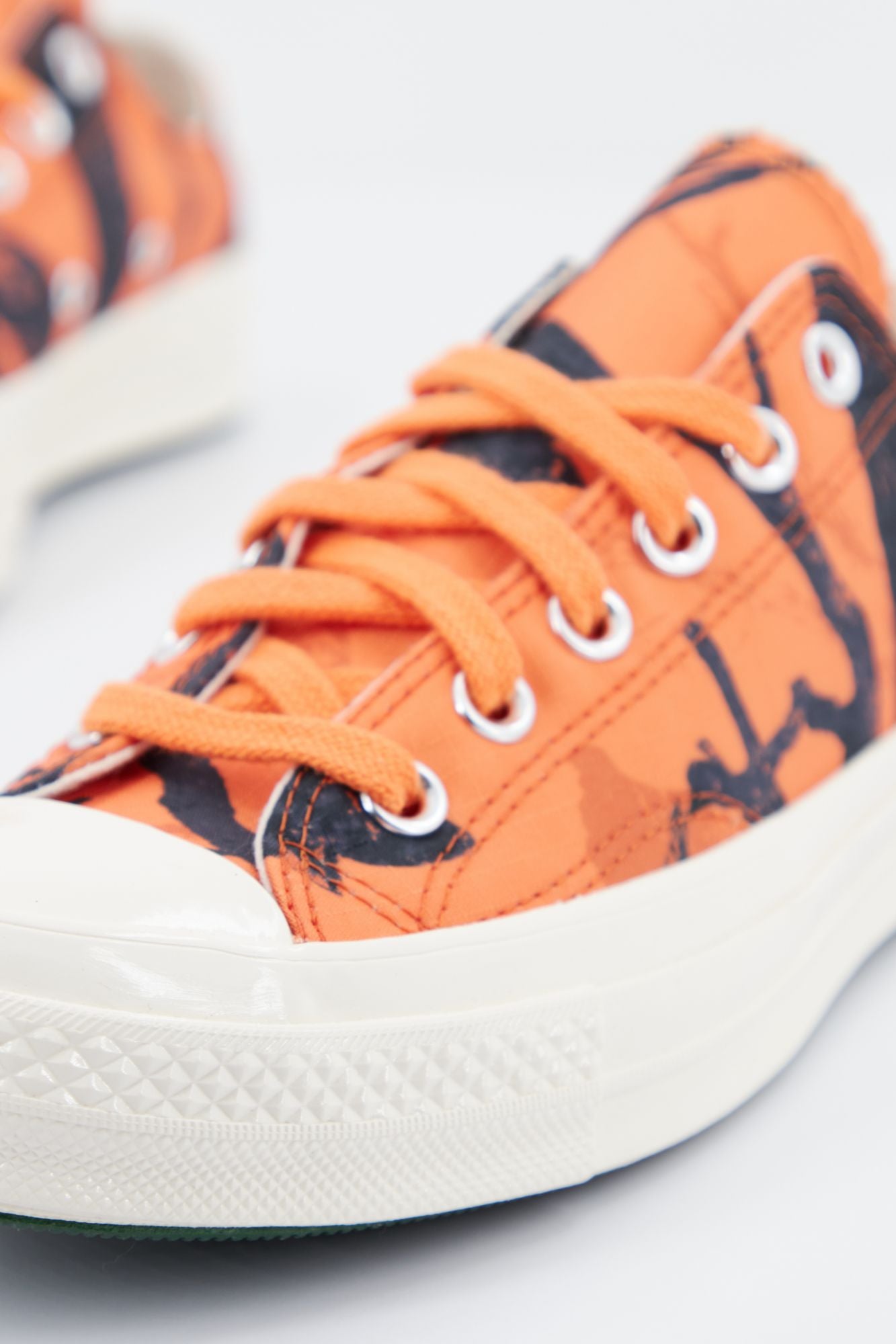 CONVERSE CHUCK 70 OX en color NARANJA (2)