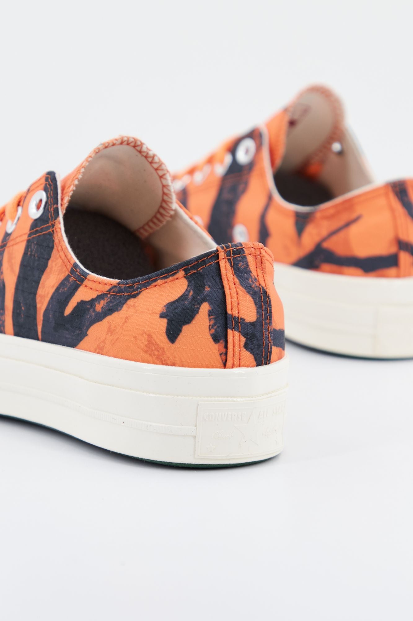 CONVERSE CHUCK 70 OX en color NARANJA (3)
