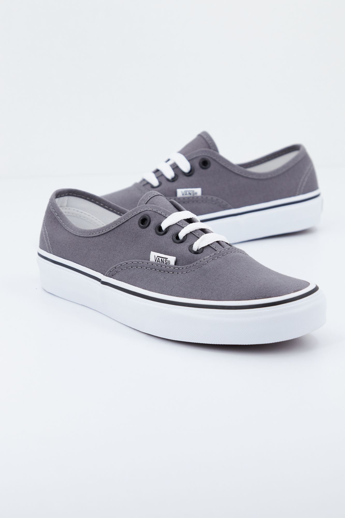 VANS UA AUTHENTIC en color GRIS (1)