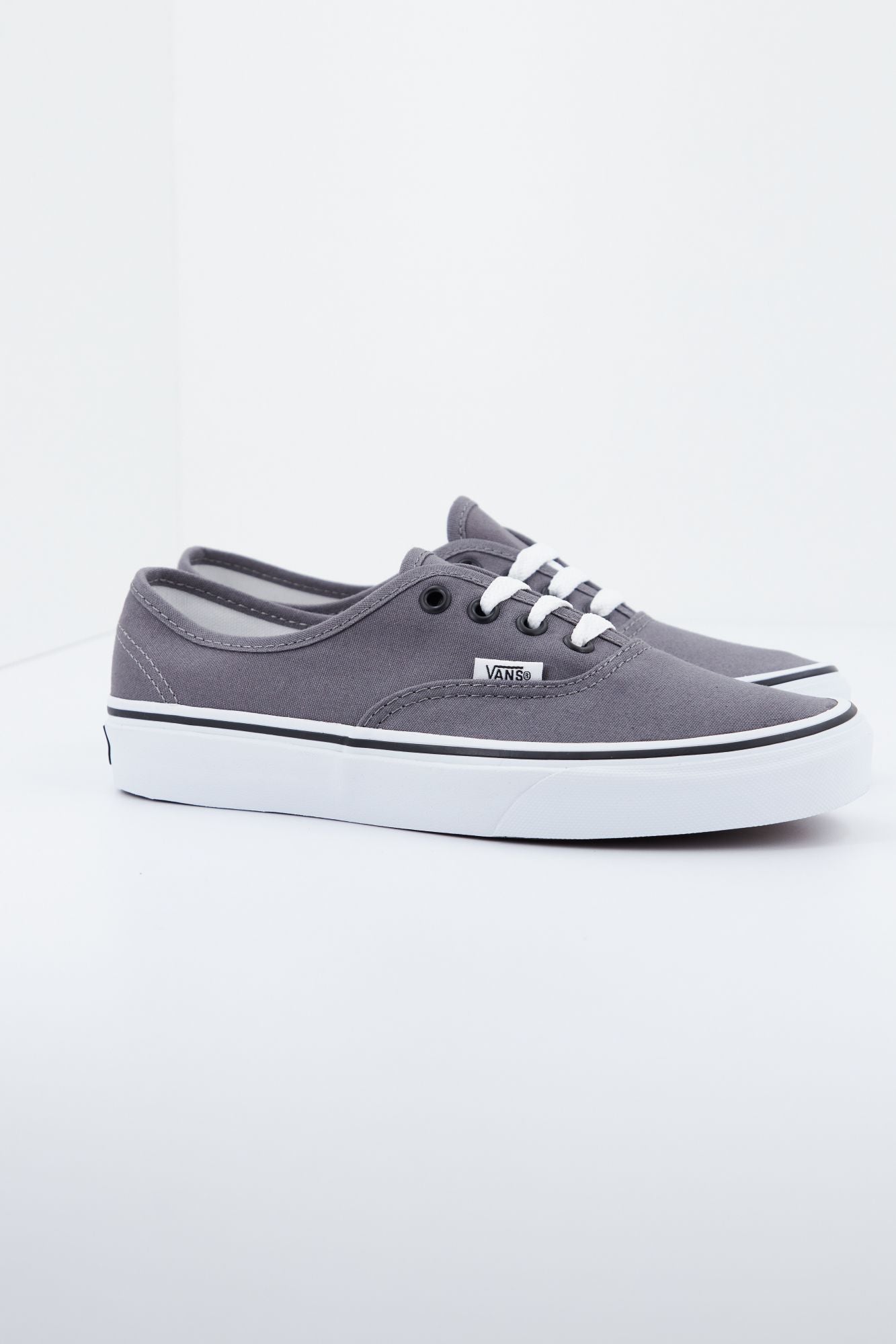 VANS UA AUTHENTIC en color GRIS (2)