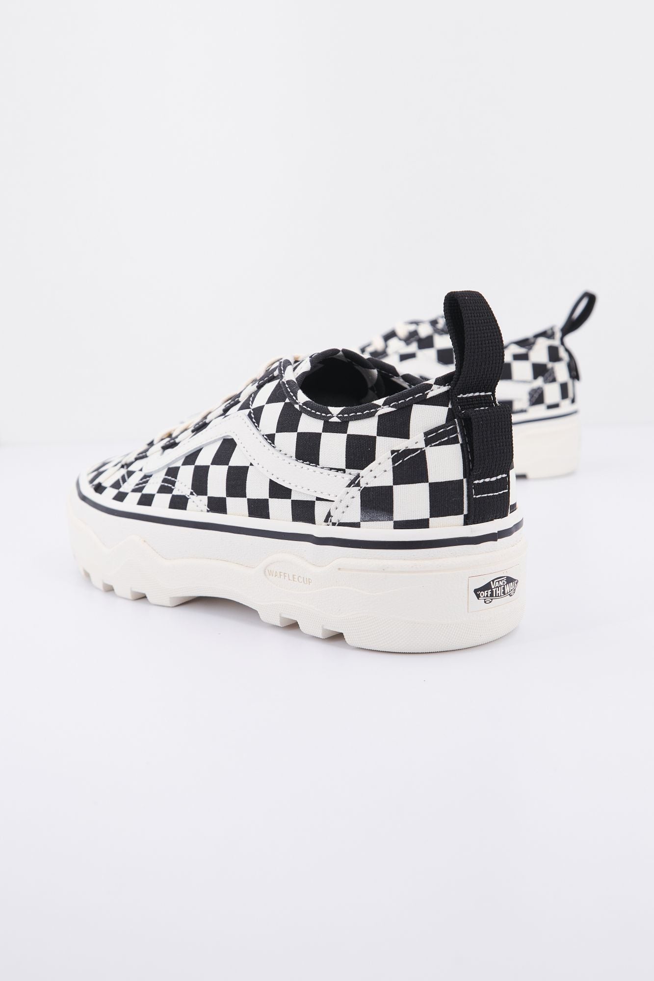 VANS UA SENTRY OLD SKOOL WC en color BEIS (3)