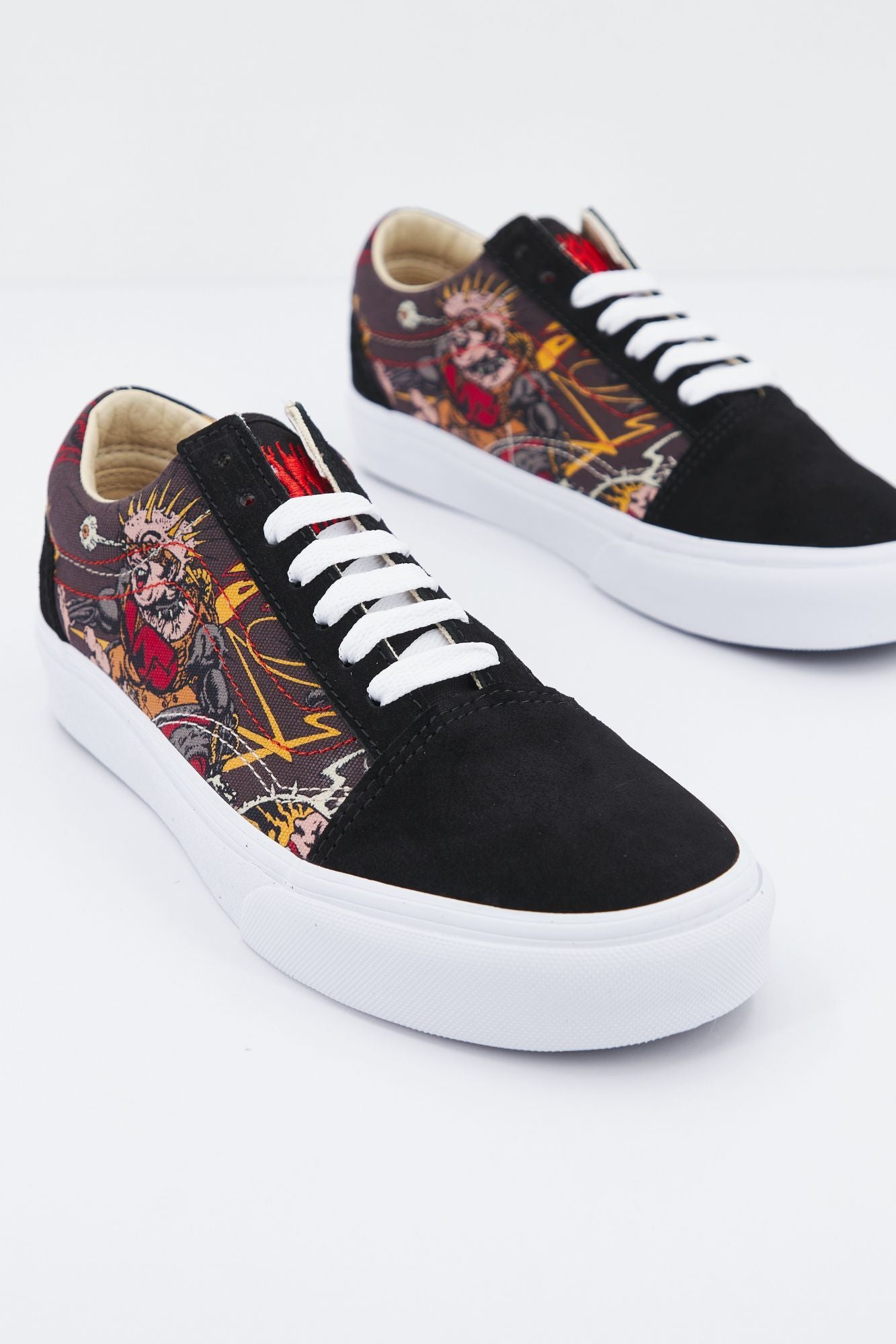 VANS  UA OLD SKOOL en color NEGRO (2)