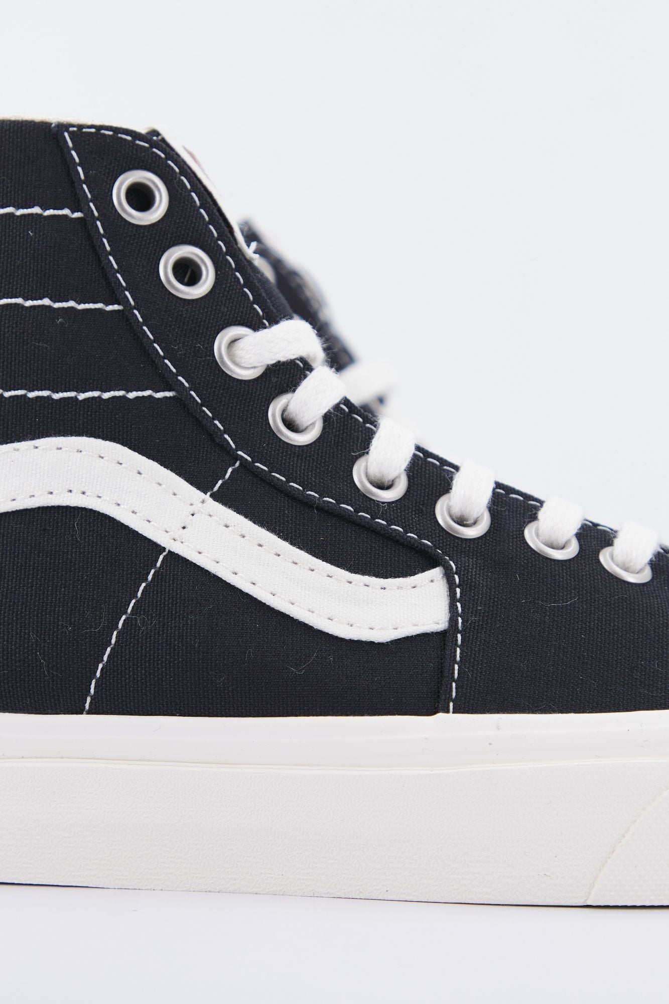 VANS UA SK8-HI en color NEGRO (4)