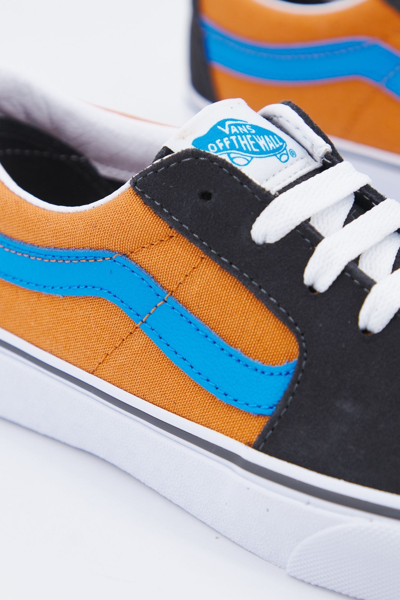 VANS UA SK8-LOW en color NEGRO (4)