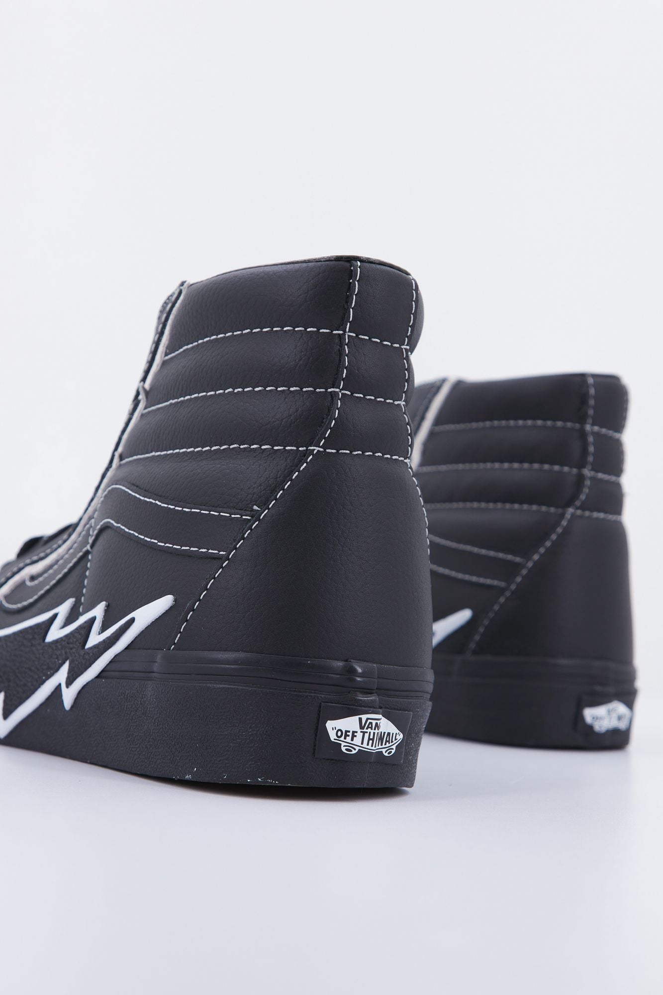 VANS UA SK8-HI BOLT en color NEGRO (3)