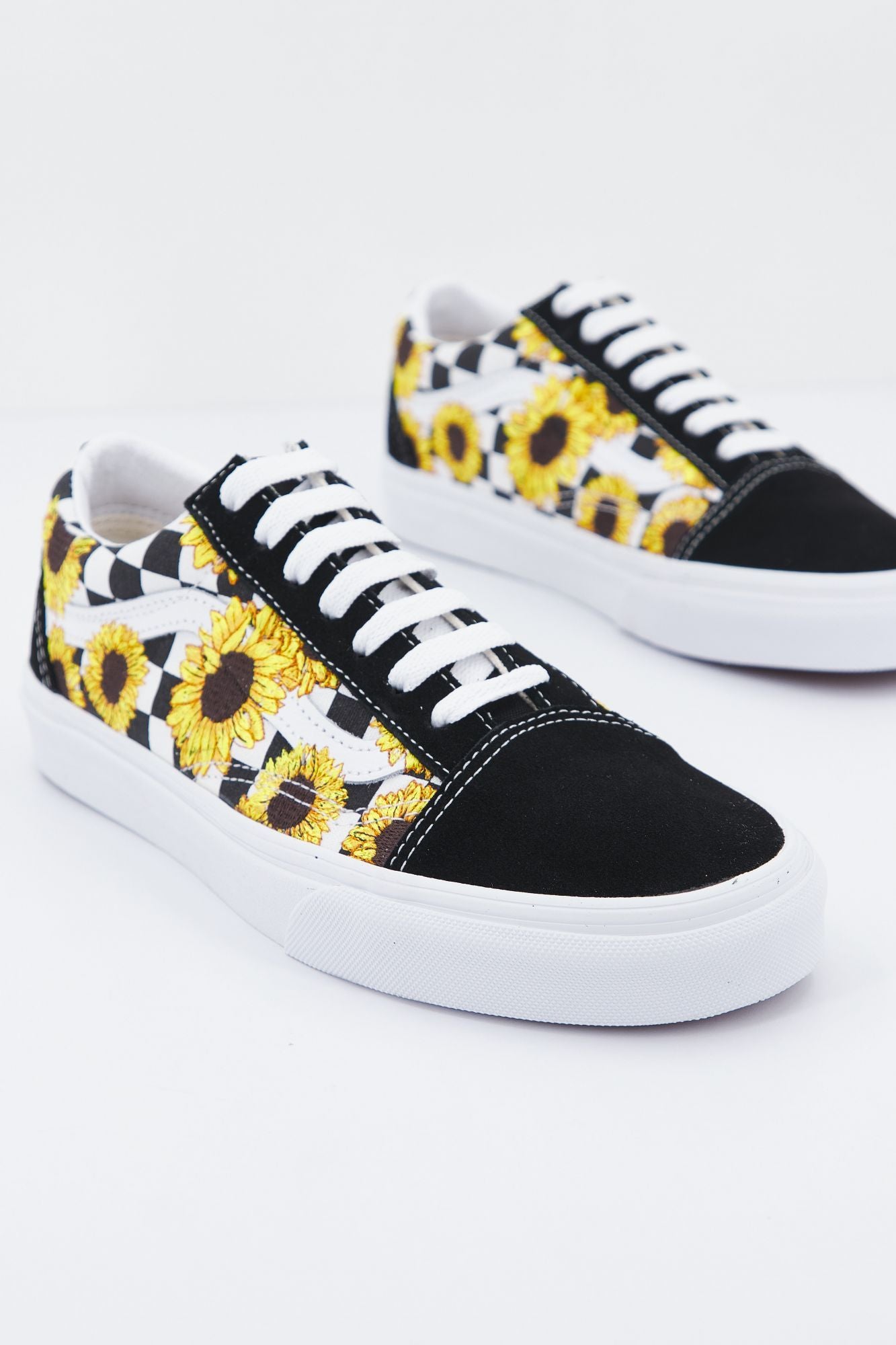 VANS  UA OLD SKOOL en color NEGRO (2)