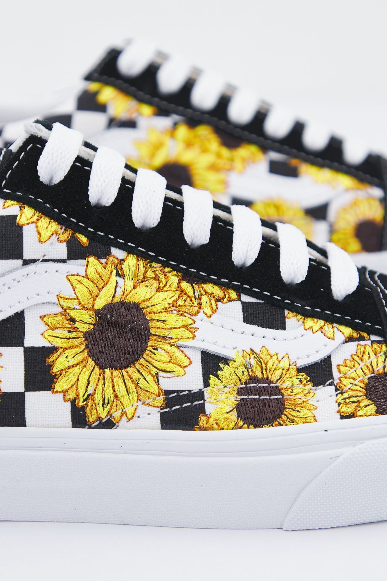 VANS  UA OLD SKOOL en color NEGRO (4)