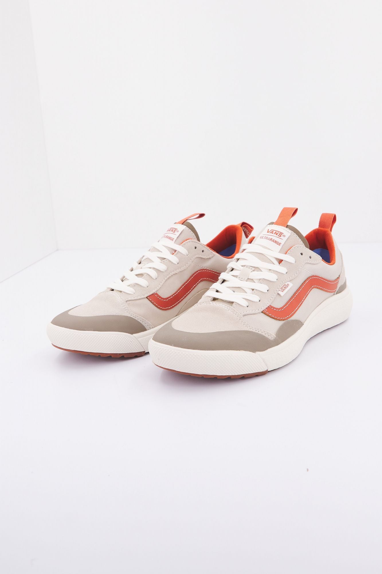 VANS ULTRARANGE EXO SE en color BEIS (1)