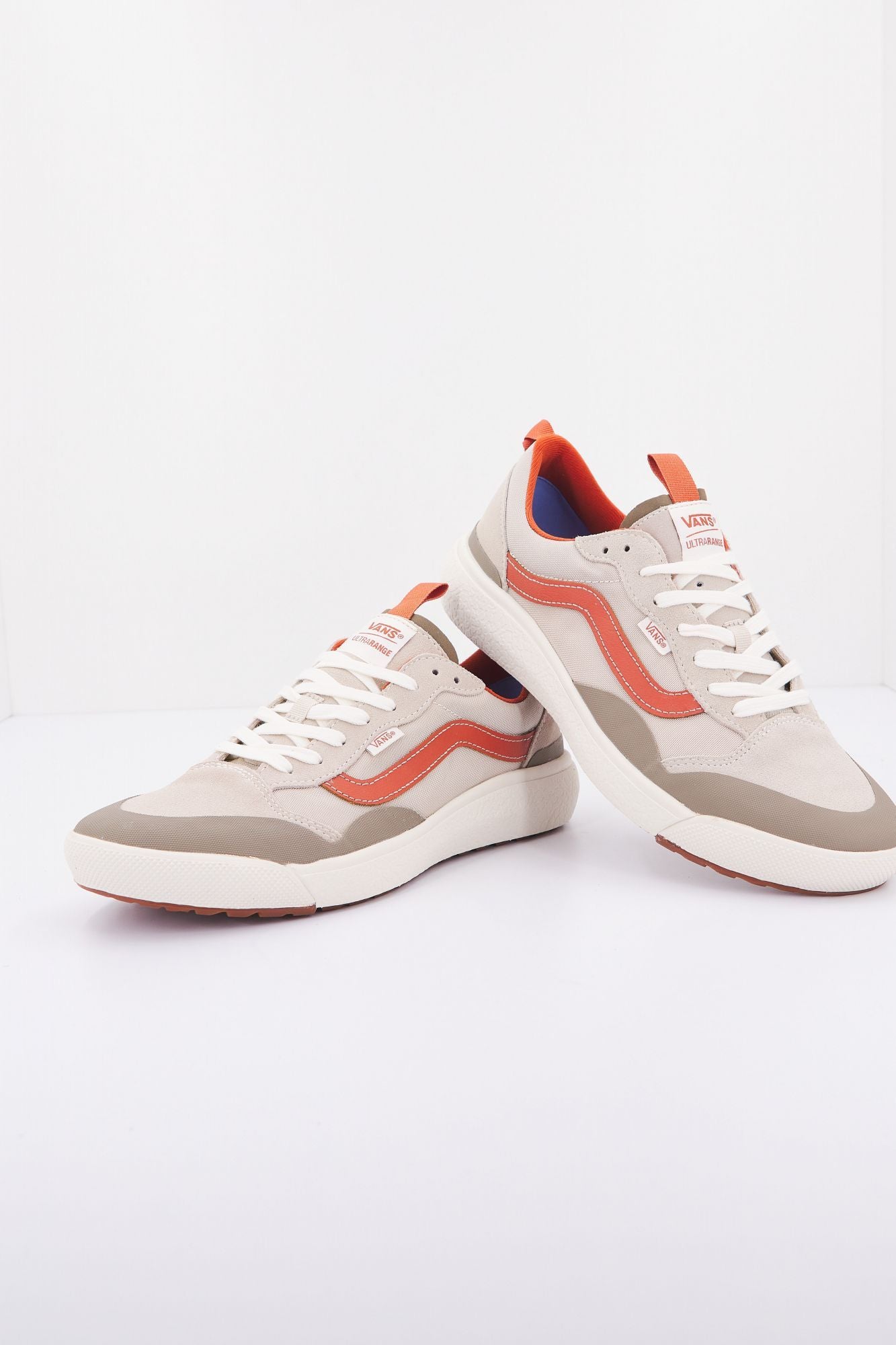 VANS ULTRARANGE EXO SE en color BEIS (3)
