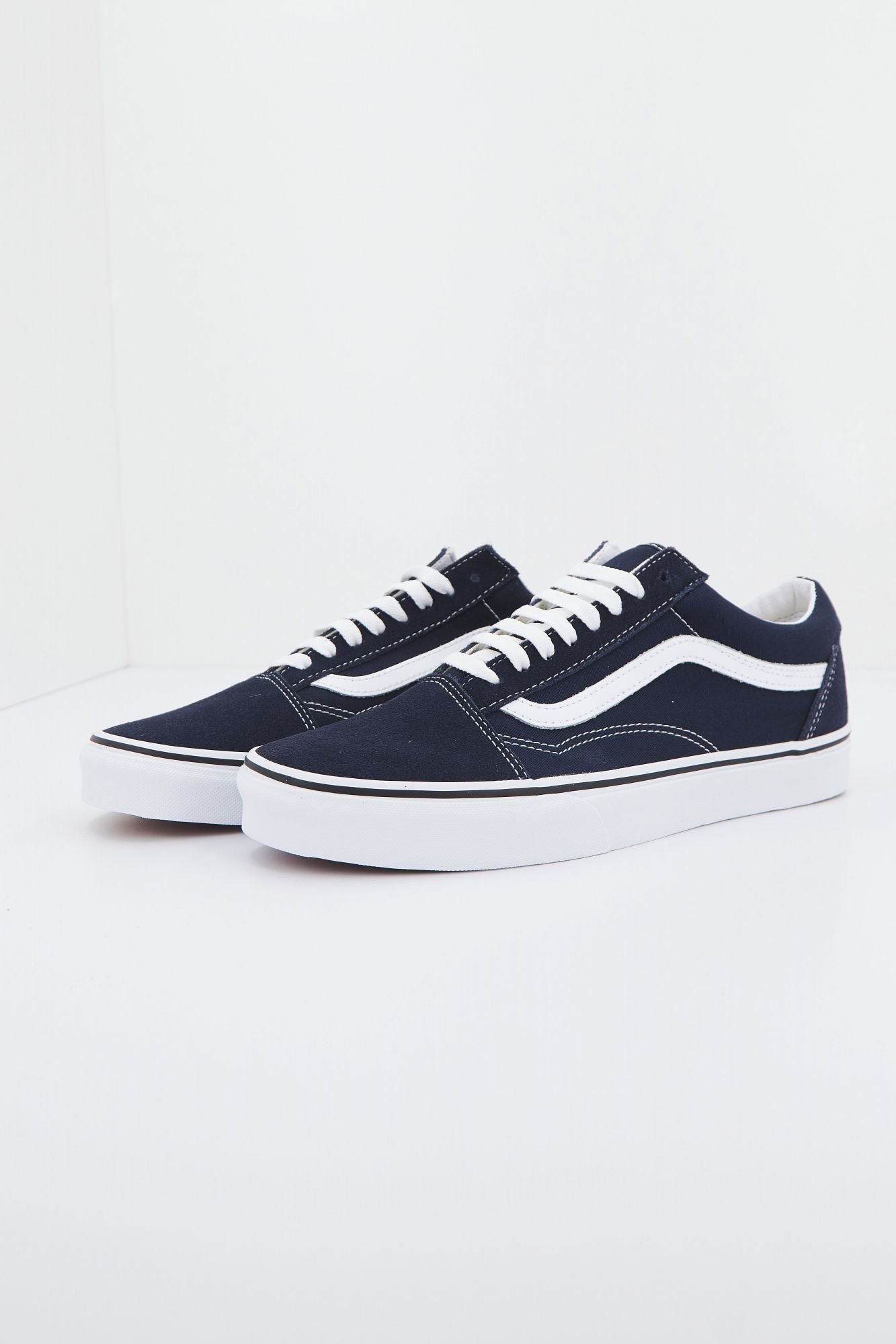 VANS UA  OLD SKOOL en color AZUL (2)