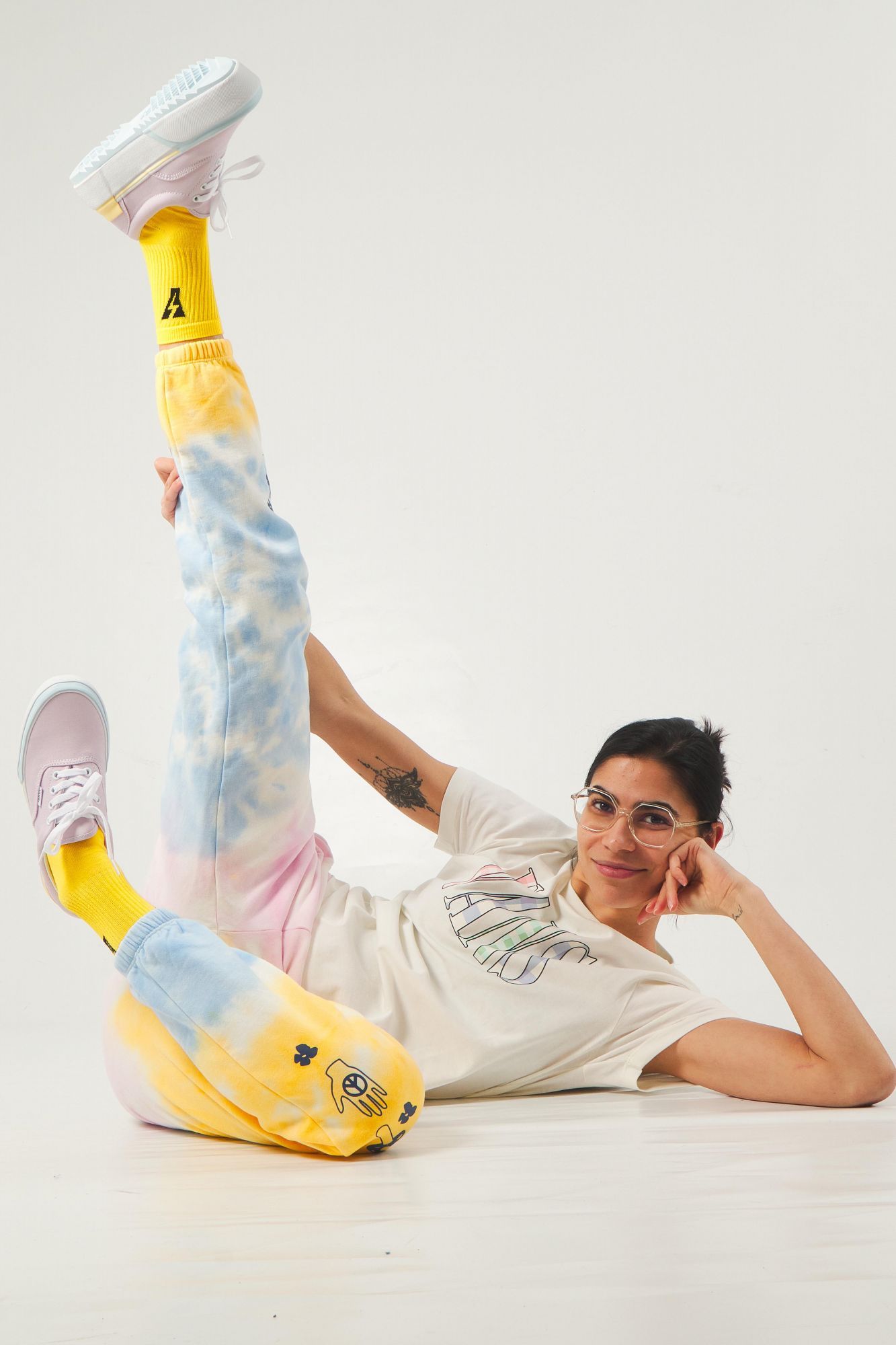 VANS MASCY DAZE TRI DYE SWE JOGGER en color ROSA (4)