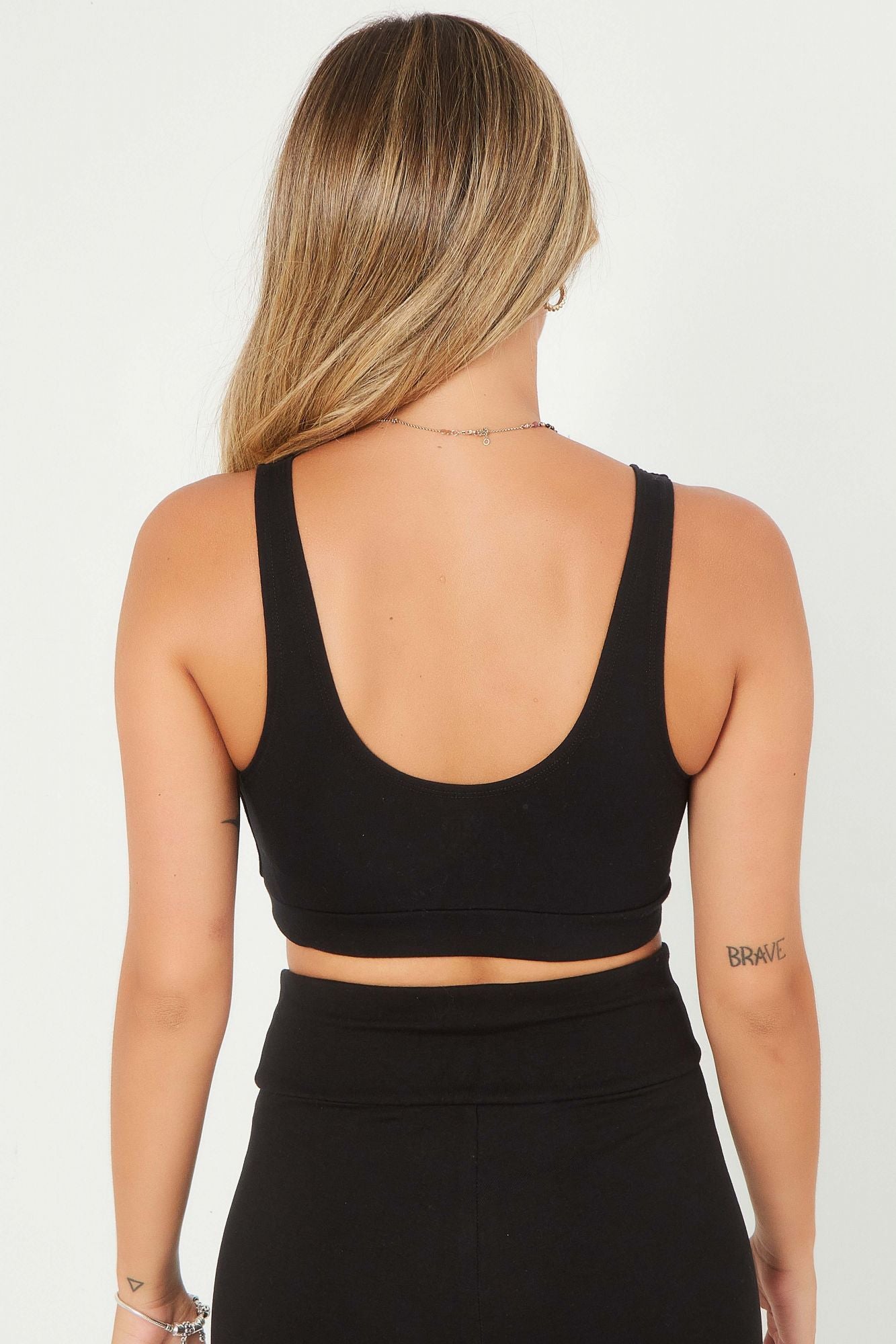 VANS FLYING V BRALETTE en color NEGRO (3)
