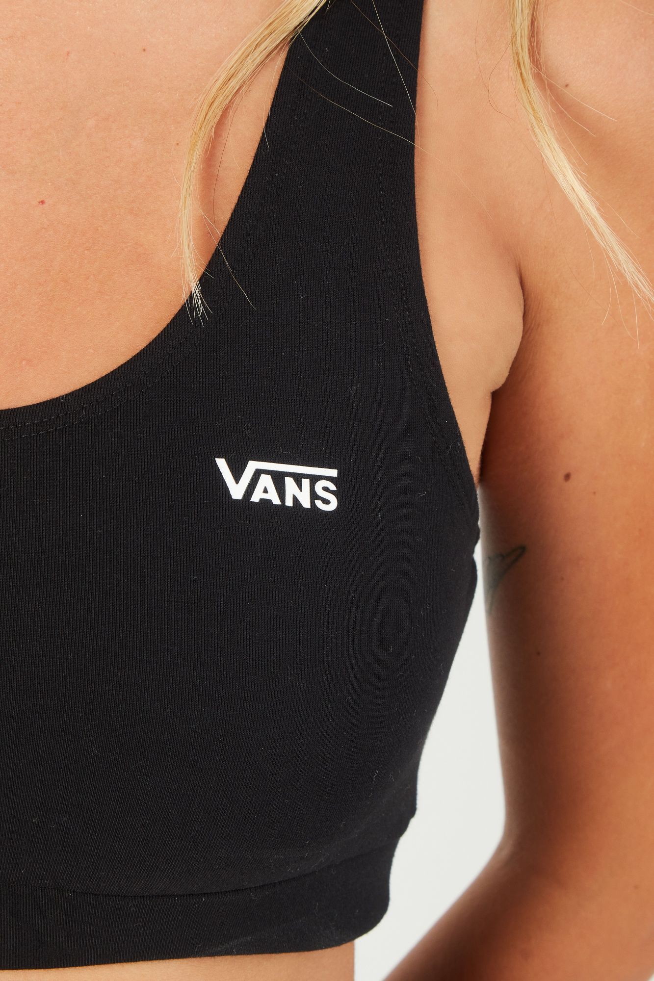VANS FLYING V BRALETTE en color NEGRO (4)
