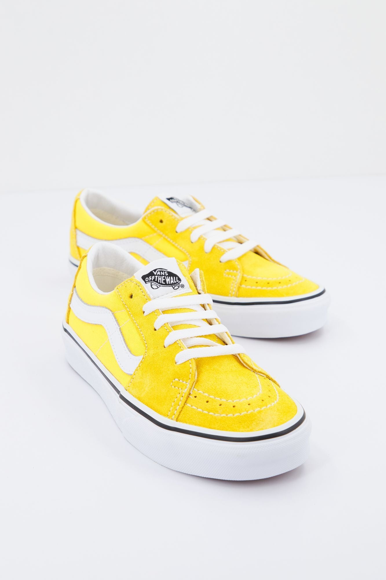 VANS UA SK8-LOW en color AMARILLO (1)