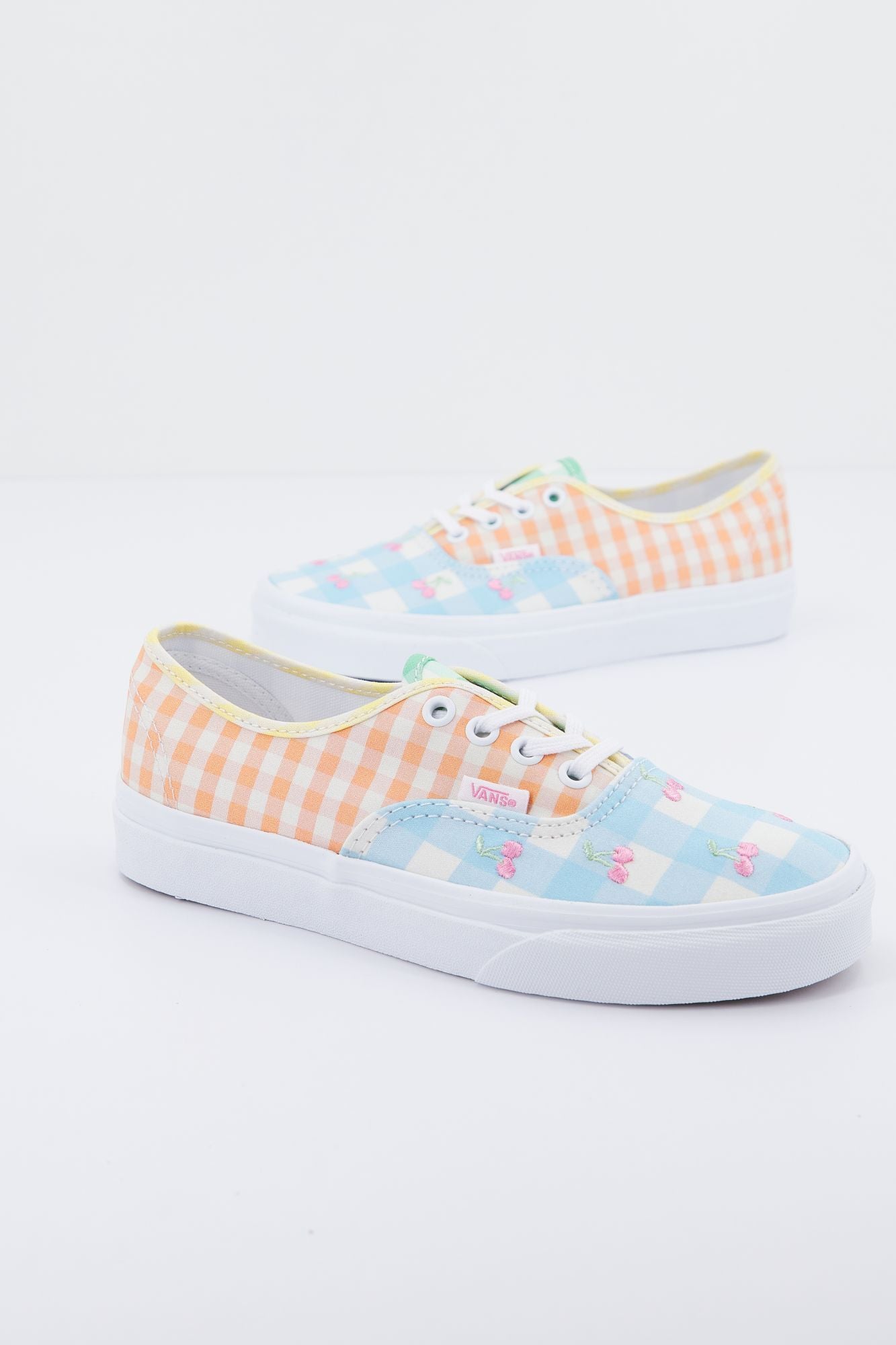 VANS UA AUTHENTIC en color MULTICOLOR (1)