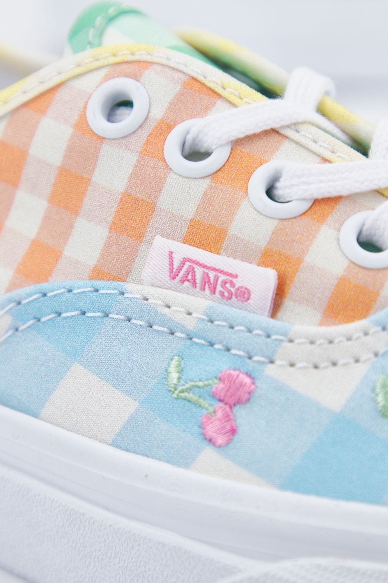 VANS UA AUTHENTIC en color MULTICOLOR (4)