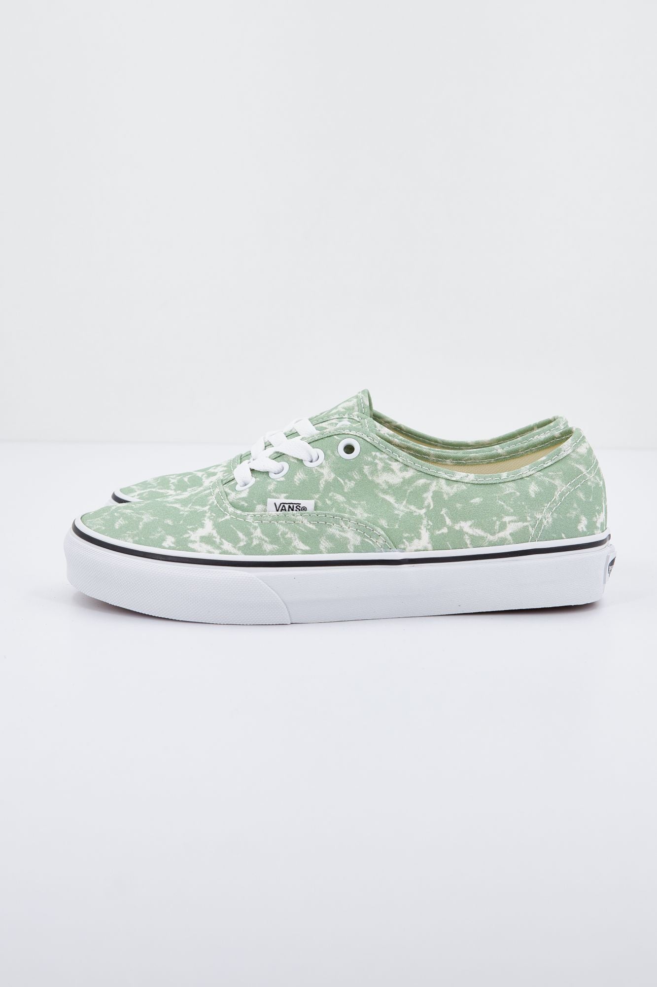 VANS UA AUTHENTIC en color VERDE (1)