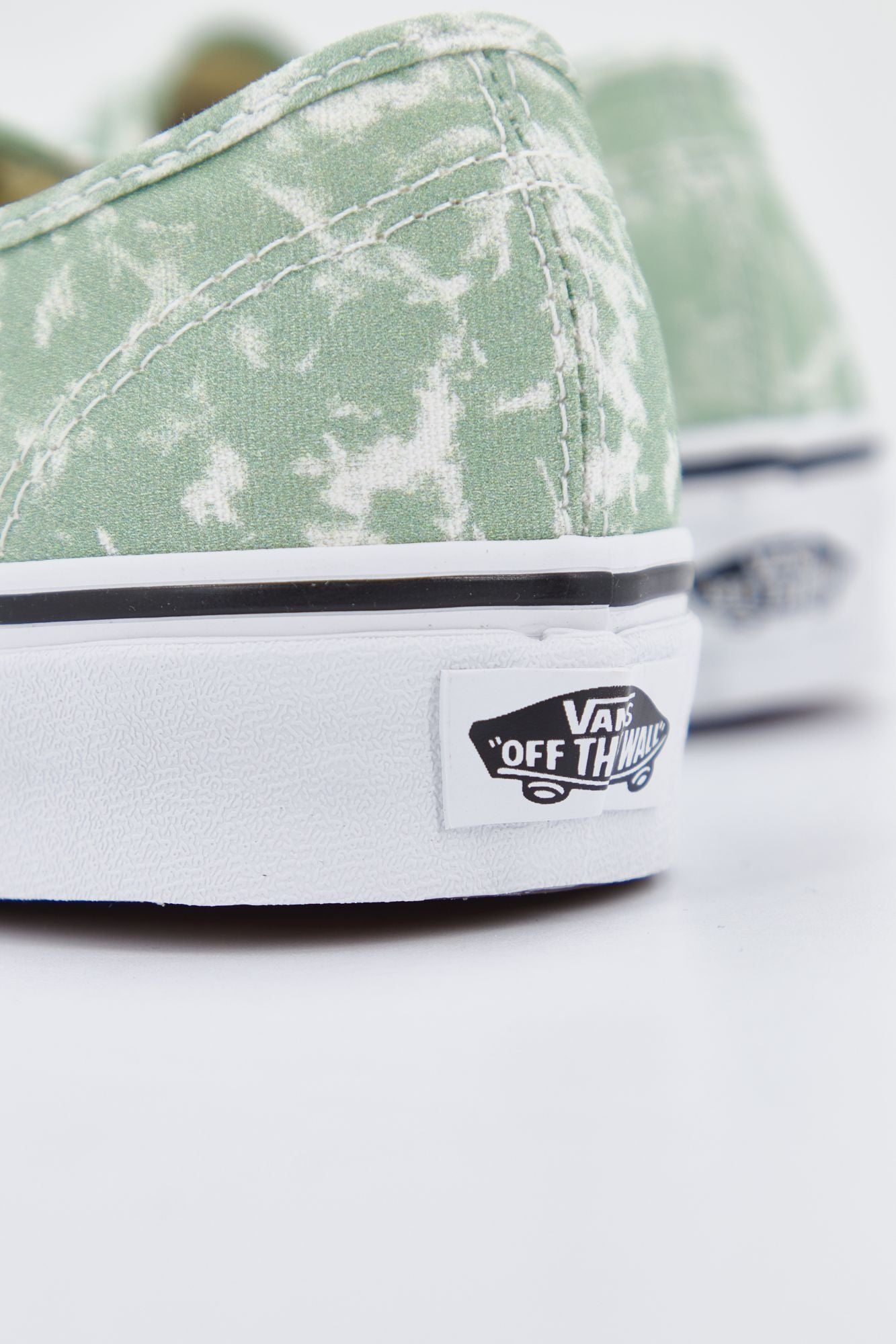 VANS UA AUTHENTIC en color VERDE (4)